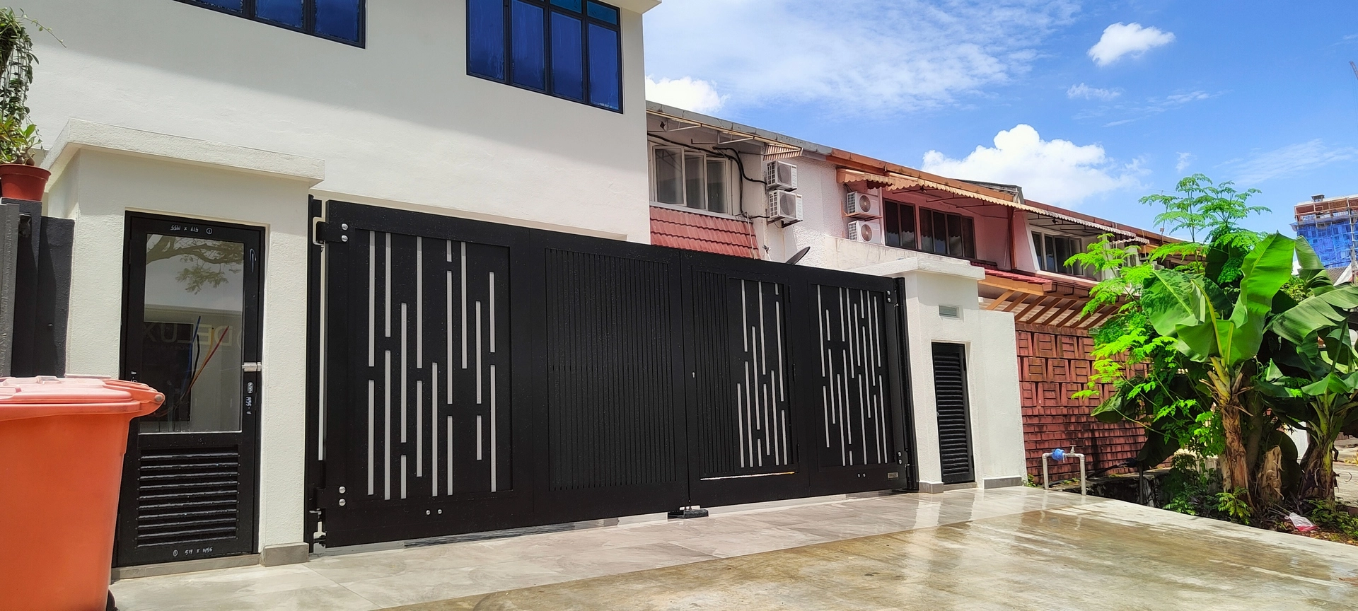 Trackless folding gate Trackless autogate Folding gate Malaysia Aluminium gate Malaysia Delux autogate Unigate Autogate Malaysia Unigate Malaysia Trackless gate Malaysia Aluminium gate supplier Malaysia Aluminium auto gate Autogate price Autogate system price Trackless autogate malaysia price Autogate malaysia price Aluminium gate suppliers wood 1