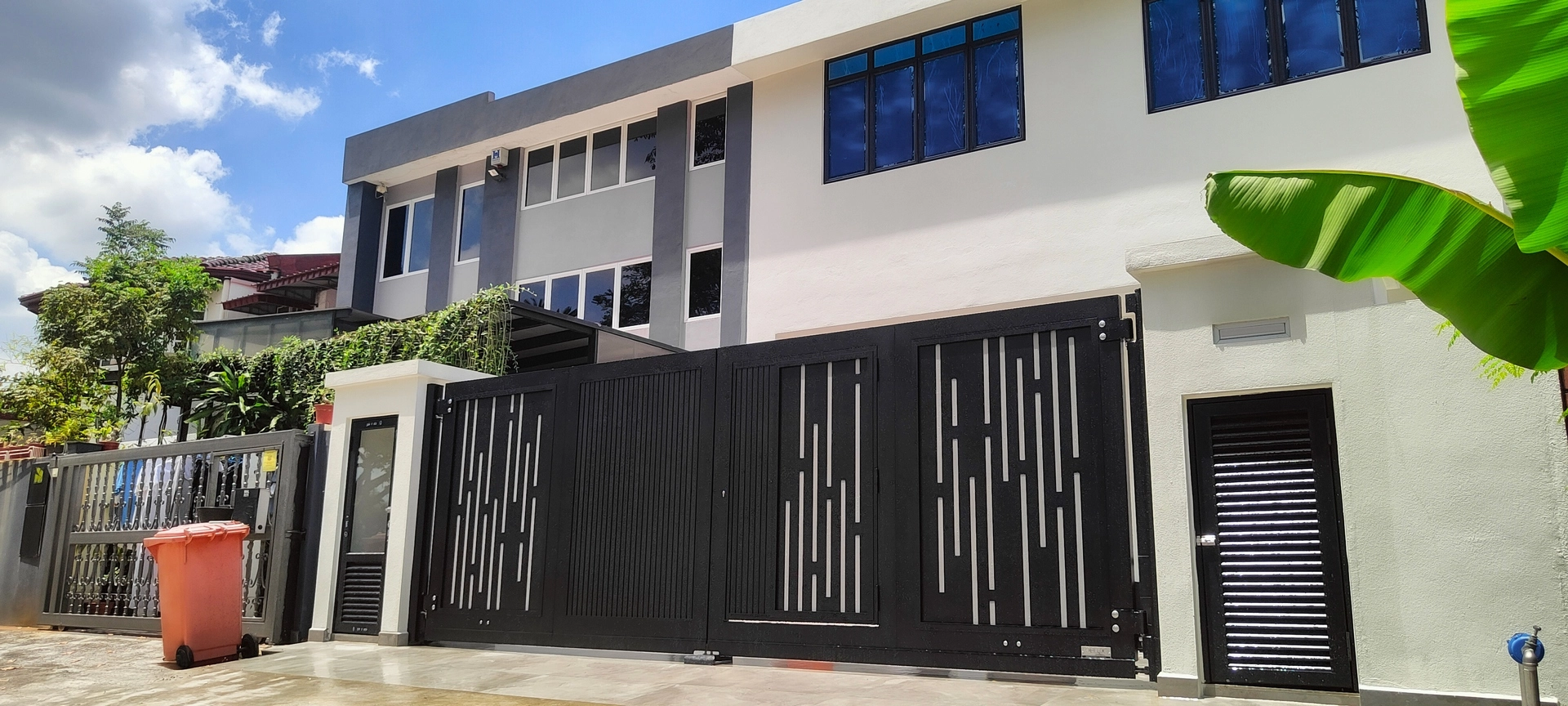 Trackless folding gate Trackless autogate Folding gate Malaysia Aluminium gate Malaysia Delux autogate Unigate Autogate Malaysia Unigate Malaysia Trackless gate Malaysia Aluminium gate supplier Malaysia Aluminium auto gate Autogate price Autogate system price Trackless autogate malaysia price Autogate malaysia price Aluminium gate suppliers wood 1