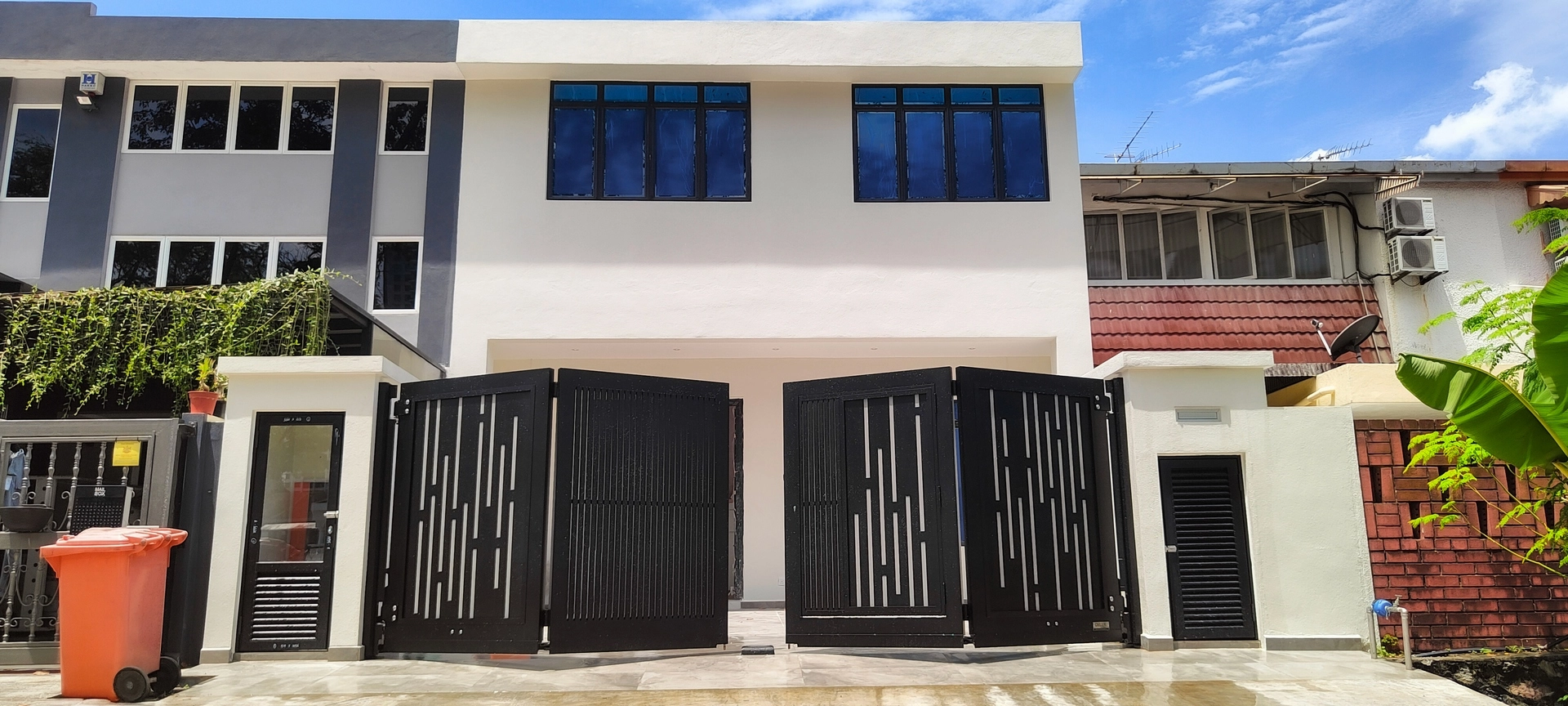 Trackless folding gate Trackless autogate Folding gate Malaysia Aluminium gate Malaysia Delux autogate Unigate Autogate Malaysia Unigate Malaysia Trackless gate Malaysia Aluminium gate supplier Malaysia Aluminium auto gate Autogate price Autogate system price Trackless autogate malaysia price Autogate malaysia price Aluminium gate suppliers wood 1