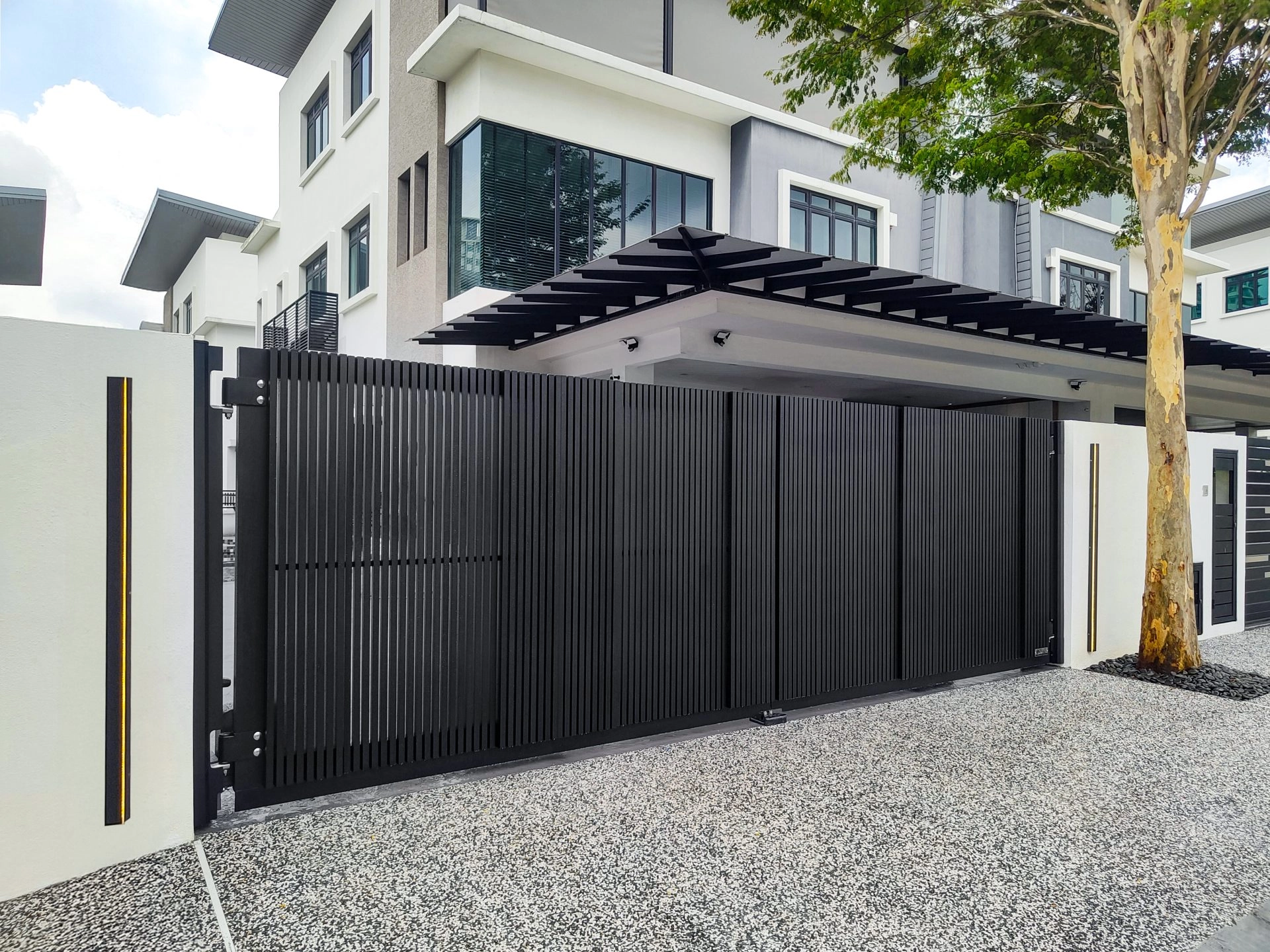 Trackless folding gate Trackless autogate Folding gate Malaysia Aluminium gate Malaysia Delux autogate Unigate Autogate Malaysia Unigate Malaysia Trackless gate Malaysia Aluminium gate supplier Malaysia Aluminium auto gate Autogate price Autogate system price Trackless autogate malaysia price Autogate malaysia price Aluminium gate suppliers X21