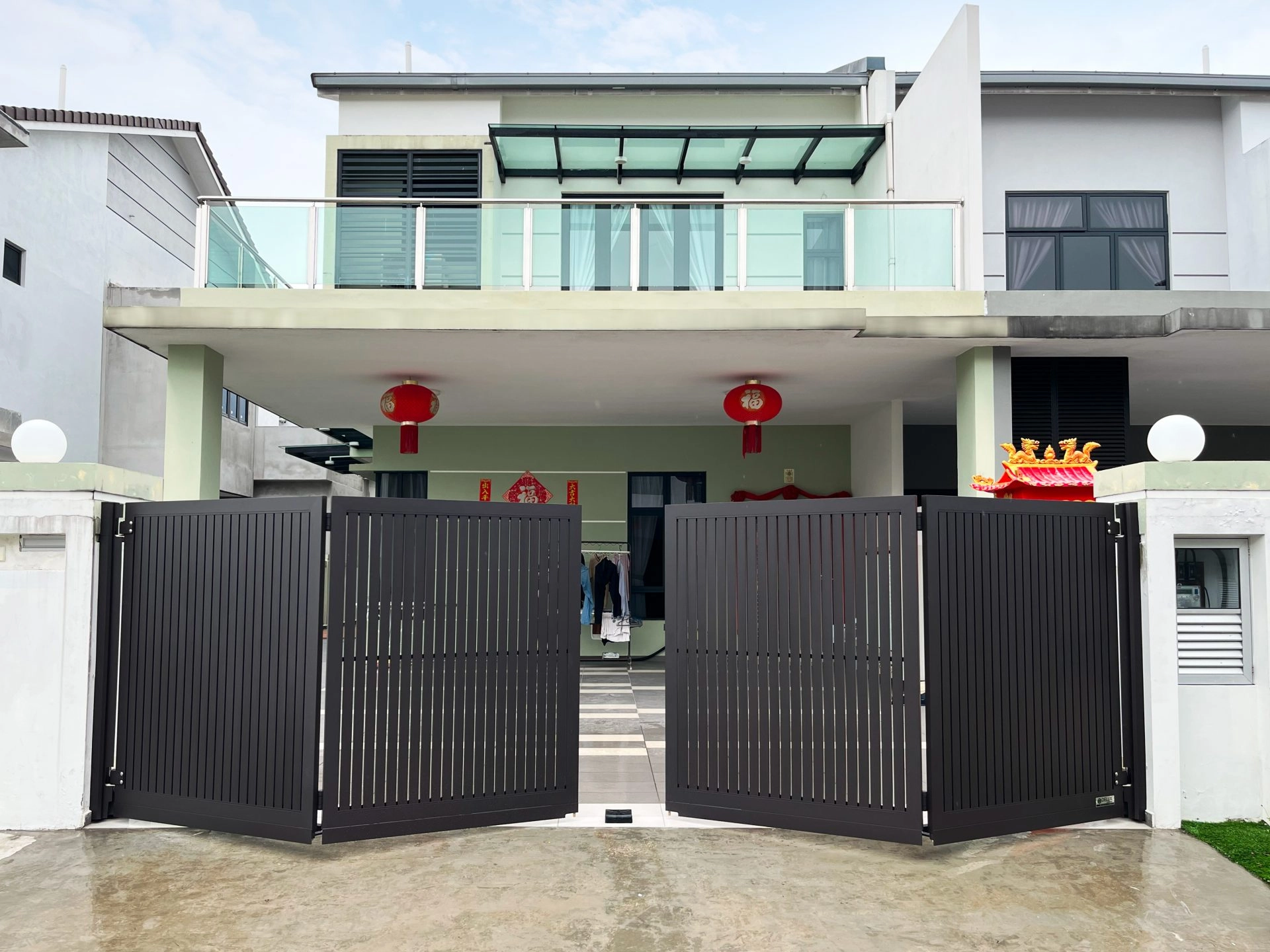 Trackless folding gate Trackless autogate Folding gate Malaysia Aluminium gate Malaysia Delux autogate Unigate Autogate Malaysia Unigate Malaysia Trackless gate Malaysia Aluminium gate supplier Malaysia Aluminium auto gate Autogate price Autogate system price Trackless autogate malaysia price Autogate malaysia price Aluminium gate suppliers texstone x16