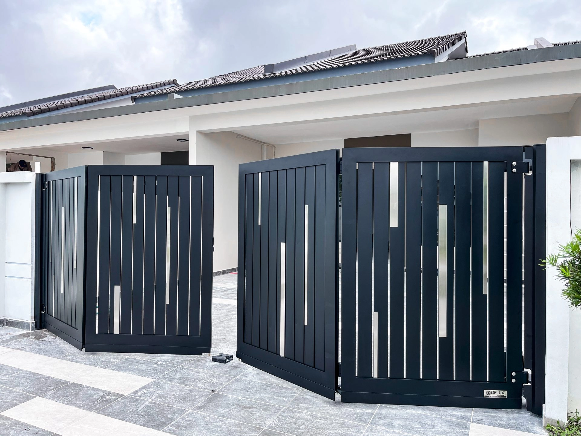 Trackless folding gate Trackless autogate Folding gate Malaysia Aluminium gate Malaysia Delux autogate Unigate Autogate Malaysia Unigate Malaysia Trackless gate Malaysia Aluminium gate supplier Malaysia Aluminium auto gate Autogate price Autogate system price Trackless autogate malaysia price Autogate malaysia price Aluminium gate suppliers x-line 1