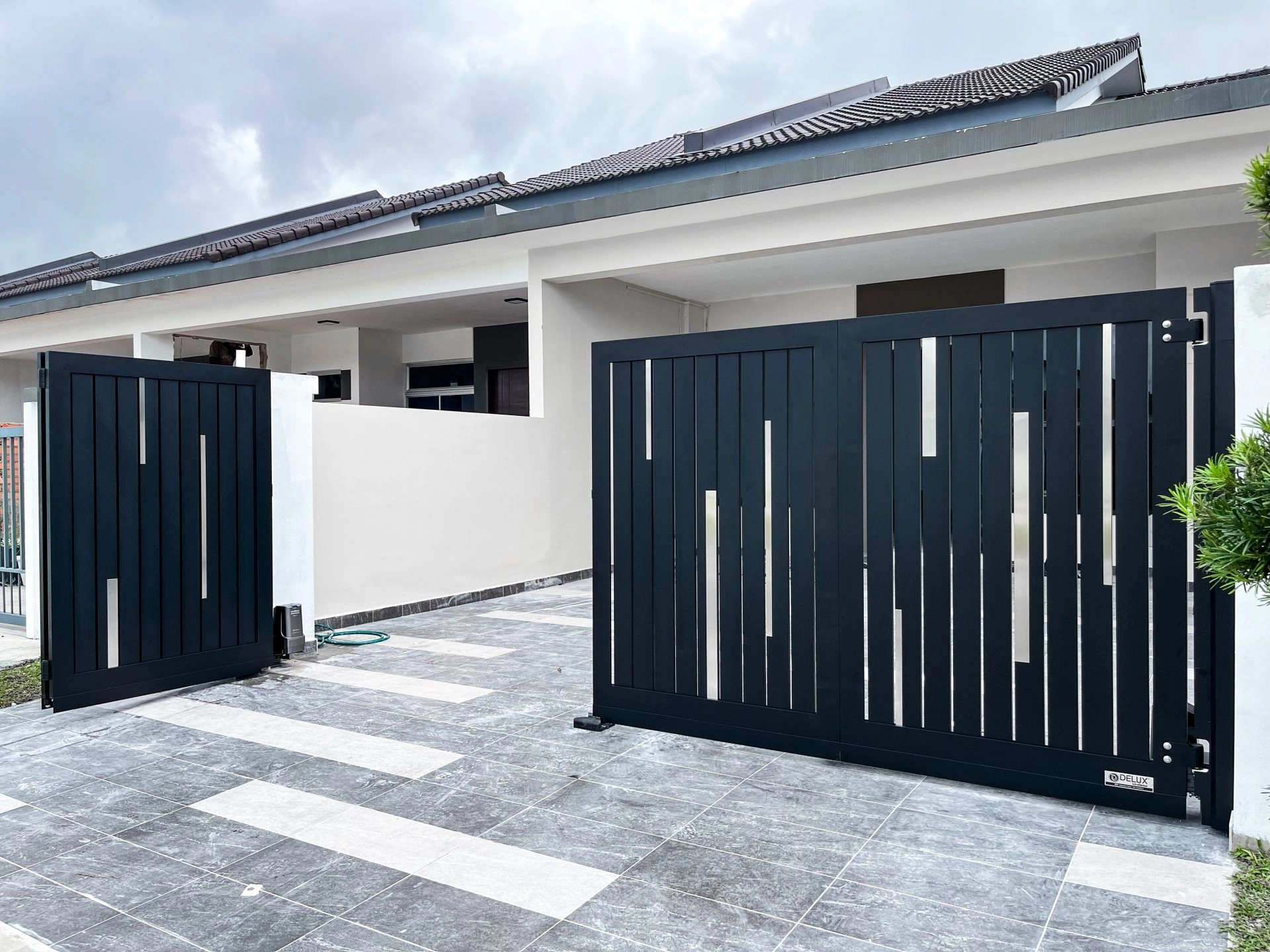 Trackless folding gate Trackless autogate Folding gate Malaysia Aluminium gate Malaysia Delux autogate Unigate Autogate Malaysia Unigate Malaysia Trackless gate Malaysia Aluminium gate supplier Malaysia Aluminium auto gate Autogate price Autogate system price Trackless autogate malaysia price Autogate malaysia price Aluminium gate suppliers x-line 1