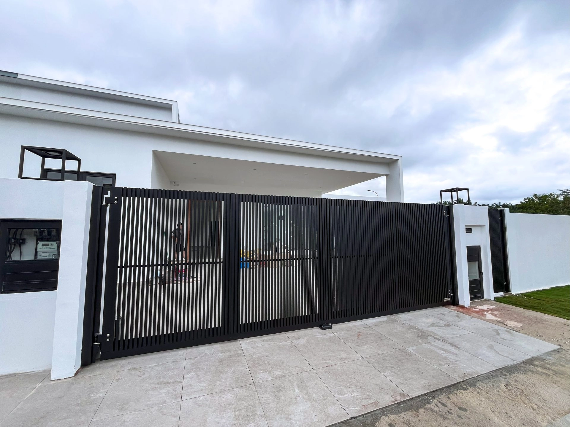 Trackless folding gate Trackless autogate Folding gate Malaysia Aluminium gate Malaysia Delux autogate Unigate Autogate Malaysia Unigate Malaysia Trackless gate Malaysia Aluminium gate supplier Malaysia Aluminium auto gate Autogate price Autogate system price Trackless autogate malaysia price Autogate malaysia price Aluminium gate suppliers x8