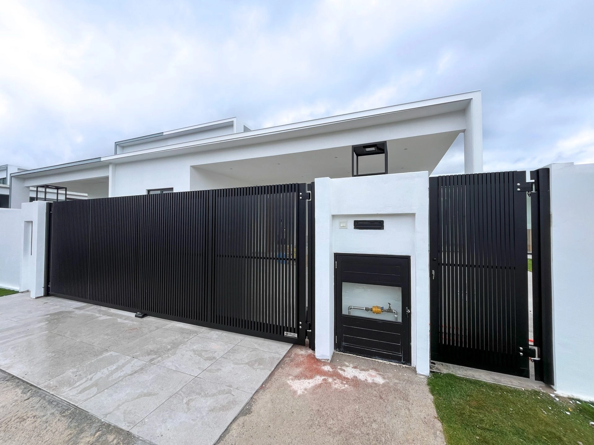 Trackless folding gate Trackless autogate Folding gate Malaysia Aluminium gate Malaysia Delux autogate Unigate Autogate Malaysia Unigate Malaysia Trackless gate Malaysia Aluminium gate supplier Malaysia Aluminium auto gate Autogate price Autogate system price Trackless autogate malaysia price Autogate malaysia price Aluminium gate suppliers x8