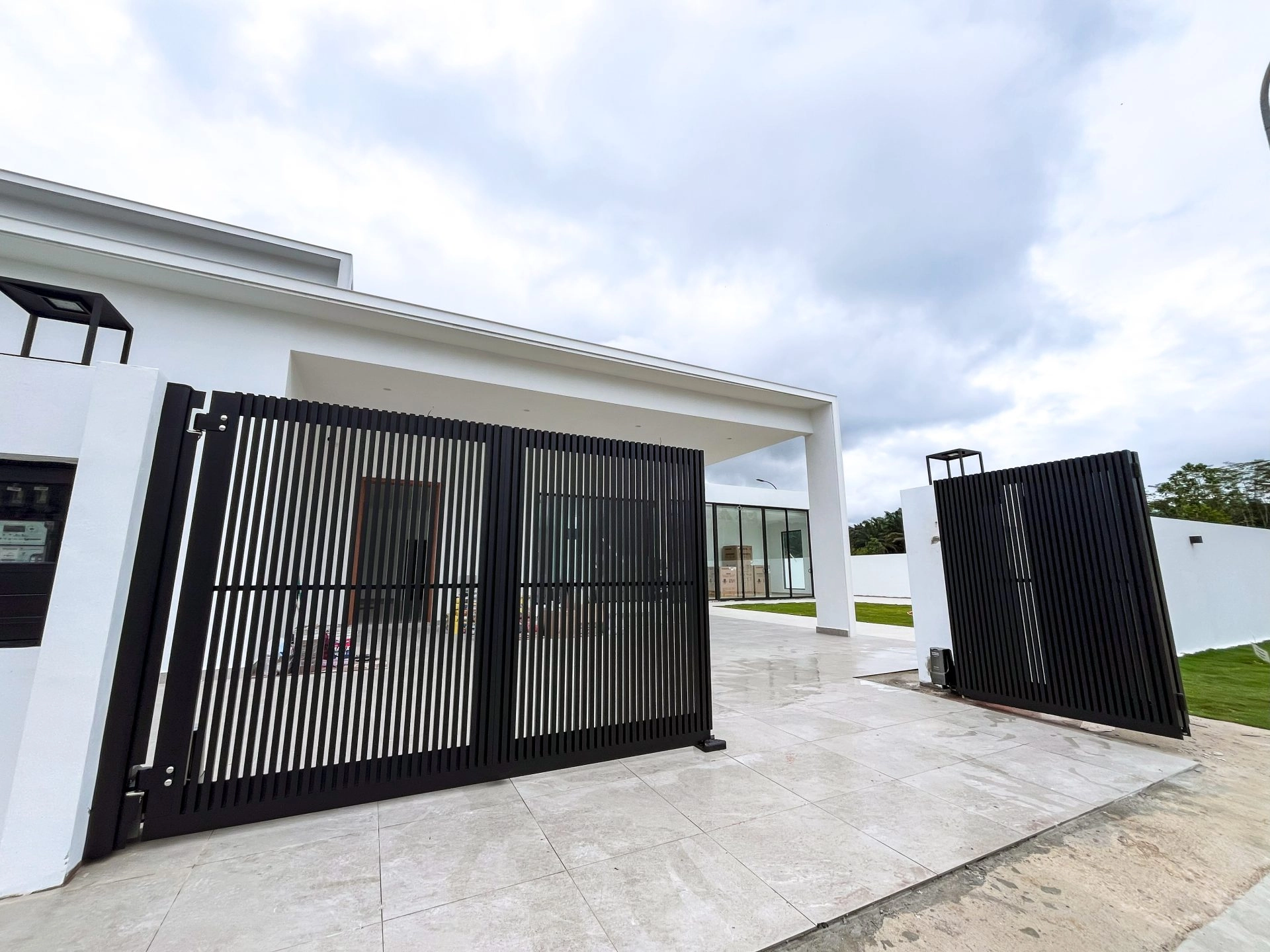 Trackless folding gate Trackless autogate Folding gate Malaysia Aluminium gate Malaysia Delux autogate Unigate Autogate Malaysia Unigate Malaysia Trackless gate Malaysia Aluminium gate supplier Malaysia Aluminium auto gate Autogate price Autogate system price Trackless autogate malaysia price Autogate malaysia price Aluminium gate suppliers x8