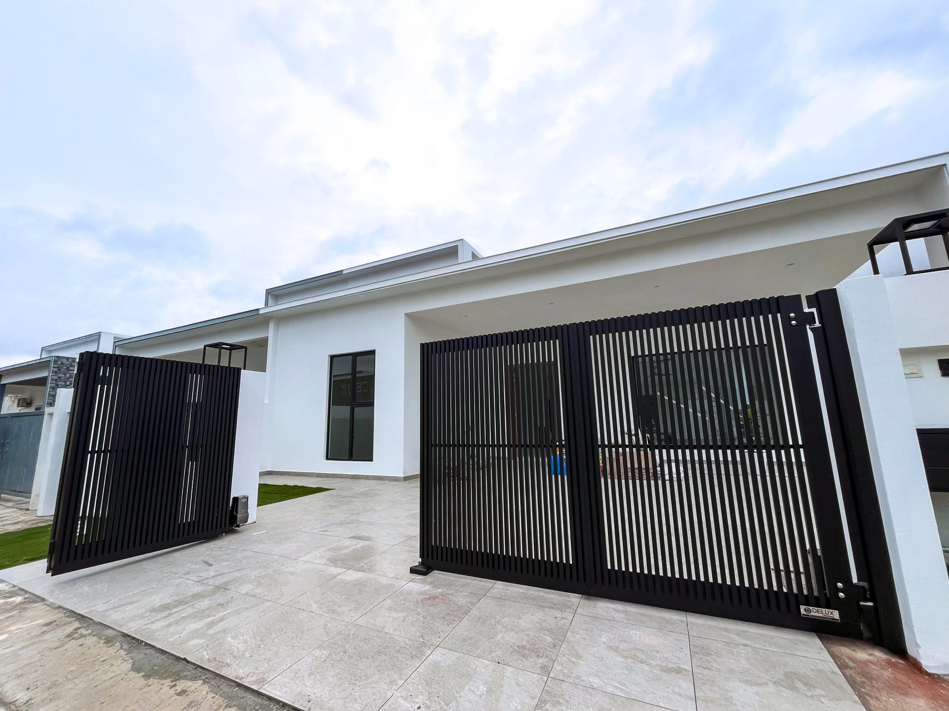 Trackless folding gate Trackless autogate Folding gate Malaysia Aluminium gate Malaysia Delux autogate Unigate Autogate Malaysia Unigate Malaysia Trackless gate Malaysia Aluminium gate supplier Malaysia Aluminium auto gate Autogate price Autogate system price Trackless autogate malaysia price Autogate malaysia price Aluminium gate suppliers x8