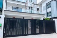 Trackless folding gate Trackless autogate Folding gate Malaysia Aluminium gate Malaysia Delux autogate Unigate Autogate Malaysia Unigate Malaysia Trackless gate Malaysia Aluminium gate supplier Malaysia Aluminium auto gate Autogate price Autogate system price Trackless autogate malaysia price Autogate malaysia price Aluminium gate suppliers stripe 1