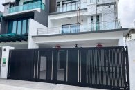 Trackless folding gate Trackless autogate Folding gate Malaysia Aluminium gate Malaysia Delux autogate Unigate Autogate Malaysia Unigate Malaysia Trackless gate Malaysia Aluminium gate supplier Malaysia Aluminium auto gate Autogate price Autogate system price Trackless autogate malaysia price Autogate malaysia price Aluminium gate suppliers stripe 1