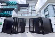 Trackless folding gate Trackless autogate Folding gate Malaysia Aluminium gate Malaysia Delux autogate Unigate Autogate Malaysia Unigate Malaysia Trackless gate Malaysia Aluminium gate supplier Malaysia Aluminium auto gate Autogate price Autogate system price Trackless autogate malaysia price Autogate malaysia price Aluminium gate suppliers stripe 1