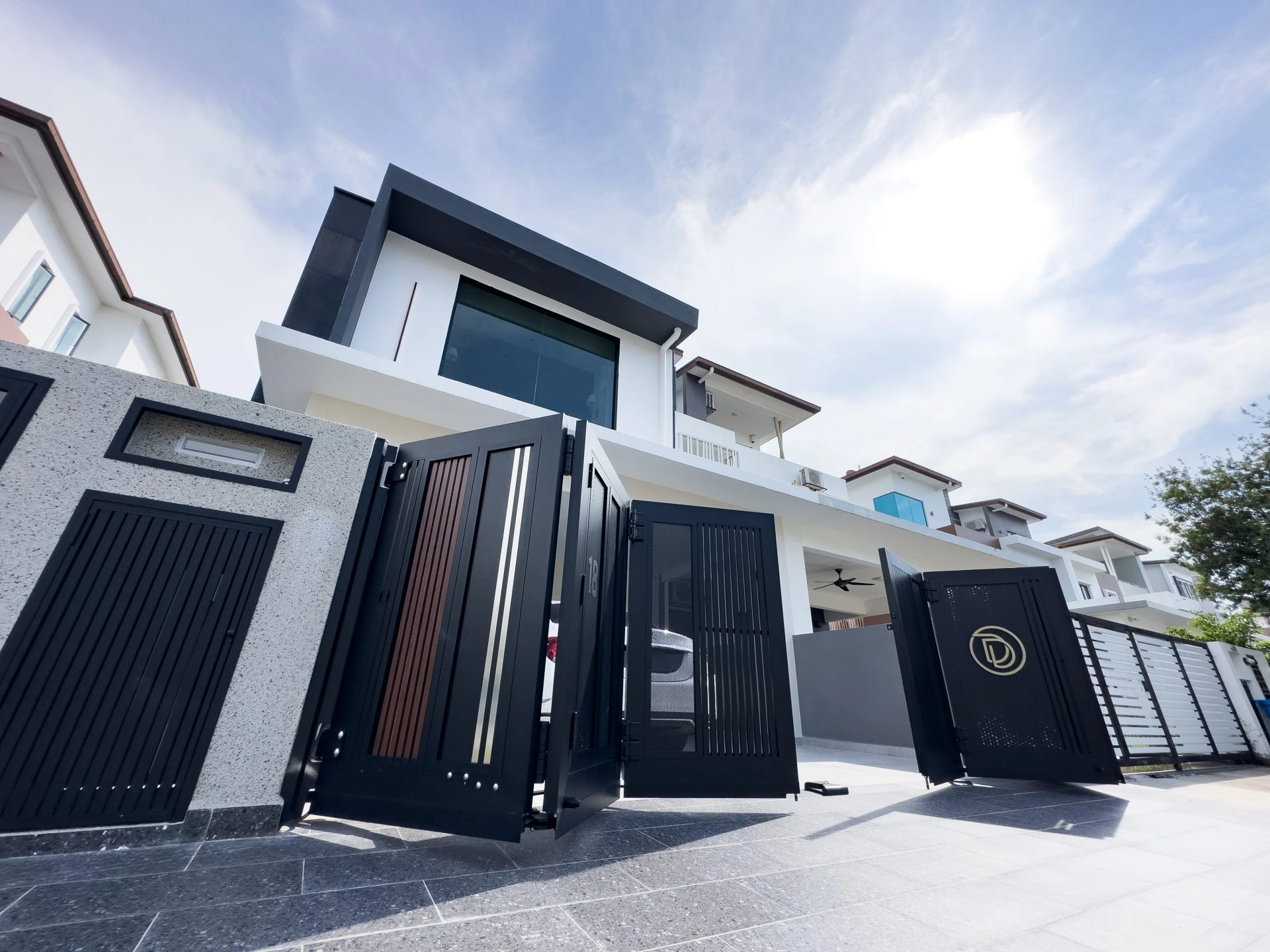 Trackless folding gate Trackless autogate Folding gate Malaysia Aluminium gate Malaysia Delux autogate Unigate Autogate Malaysia Unigate Malaysia Trackless gate Malaysia Aluminium gate supplier Malaysia Aluminium auto gate Autogate price Autogate system price Trackless autogate malaysia price Autogate malaysia price Aluminium gate suppliers volca