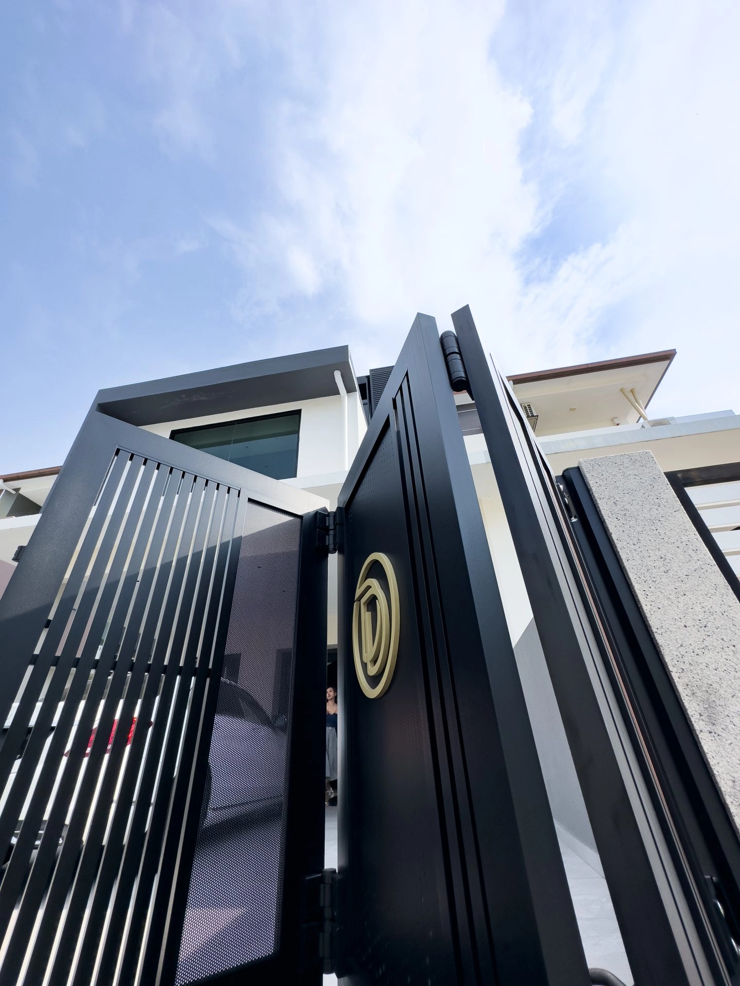 Trackless folding gate Trackless autogate Folding gate Malaysia Aluminium gate Malaysia Delux autogate Unigate Autogate Malaysia Unigate Malaysia Trackless gate Malaysia Aluminium gate supplier Malaysia Aluminium auto gate Autogate price Autogate system price Trackless autogate malaysia price Autogate malaysia price Aluminium gate suppliers volca