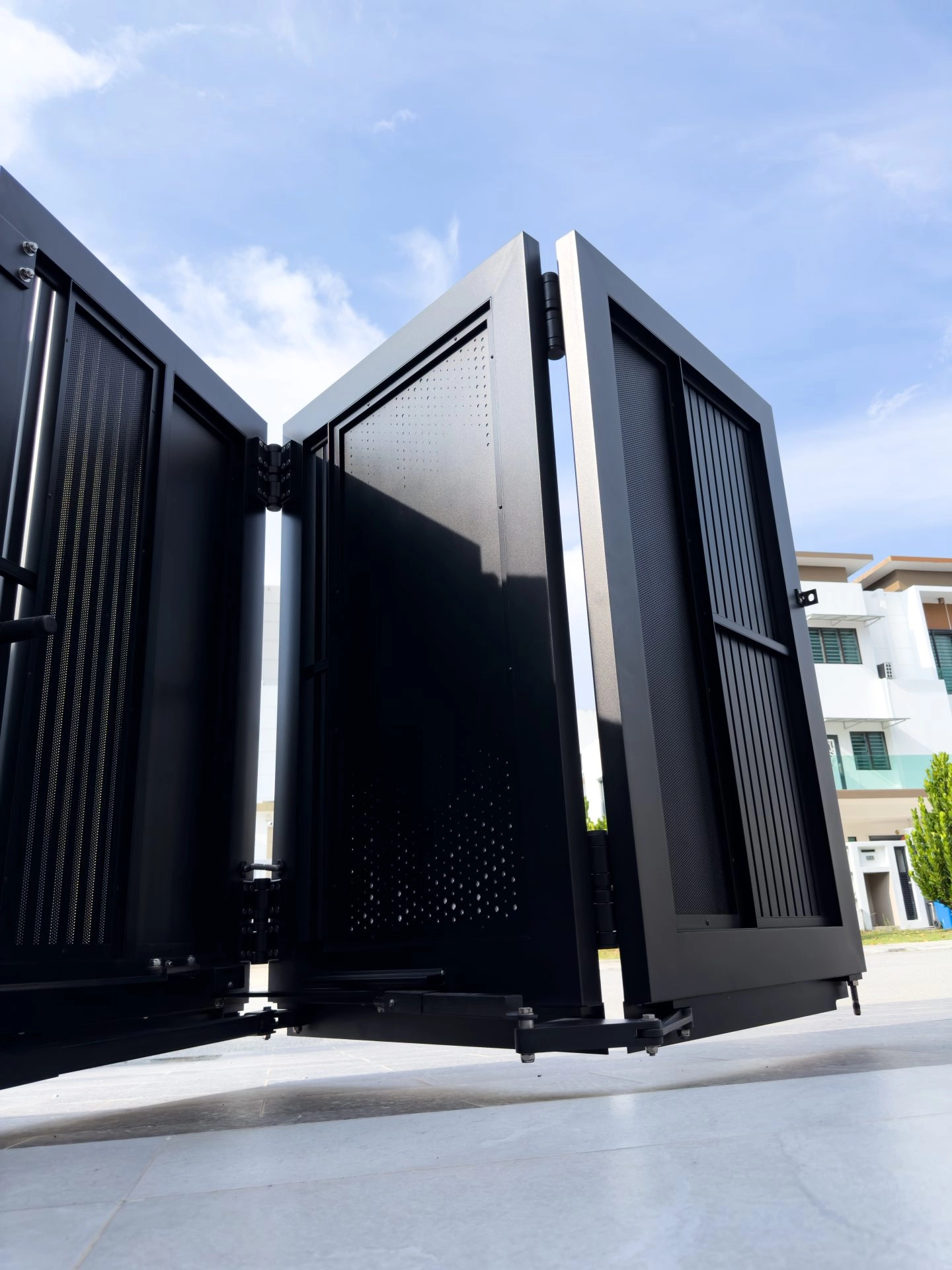 Trackless folding gate Trackless autogate Folding gate Malaysia Aluminium gate Malaysia Delux autogate Unigate Autogate Malaysia Unigate Malaysia Trackless gate Malaysia Aluminium gate supplier Malaysia Aluminium auto gate Autogate price Autogate system price Trackless autogate malaysia price Autogate malaysia price Aluminium gate suppliers volca