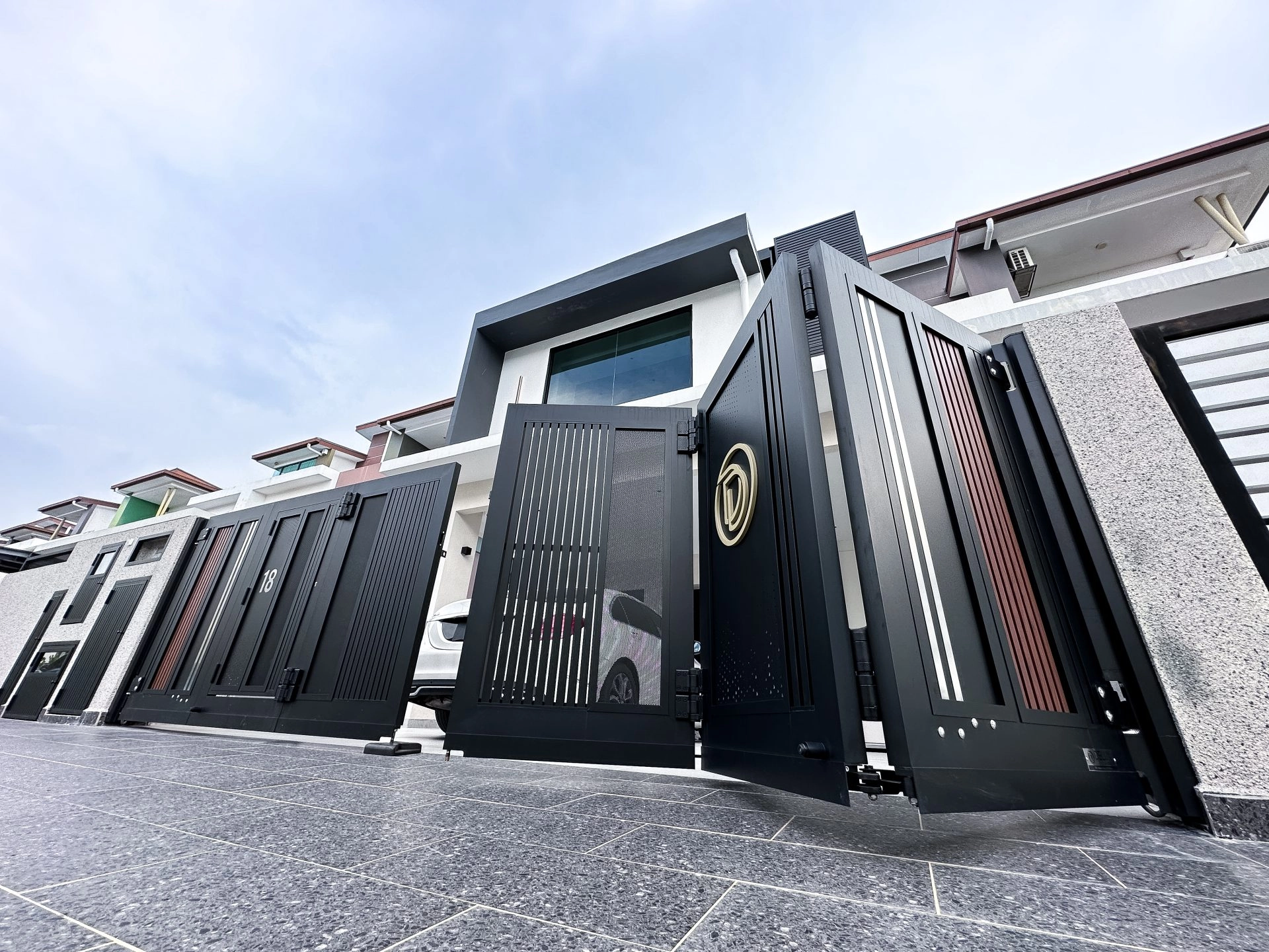 Trackless folding gate Trackless autogate Folding gate Malaysia Aluminium gate Malaysia Delux autogate Unigate Autogate Malaysia Unigate Malaysia Trackless gate Malaysia Aluminium gate supplier Malaysia Aluminium auto gate Autogate price Autogate system price Trackless autogate malaysia price Autogate malaysia price Aluminium gate suppliers volca