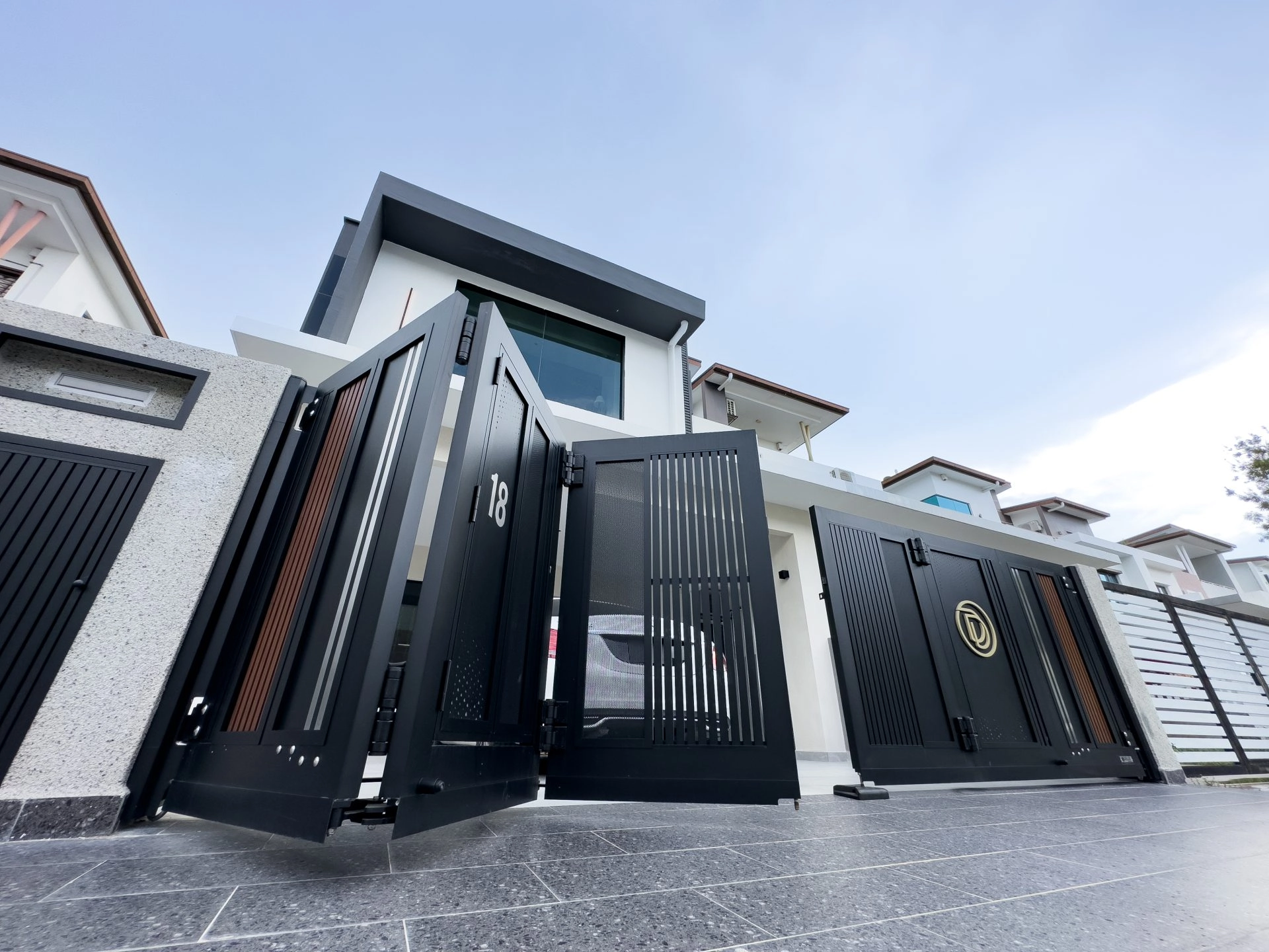 Trackless folding gate Trackless autogate Folding gate Malaysia Aluminium gate Malaysia Delux autogate Unigate Autogate Malaysia Unigate Malaysia Trackless gate Malaysia Aluminium gate supplier Malaysia Aluminium auto gate Autogate price Autogate system price Trackless autogate malaysia price Autogate malaysia price Aluminium gate suppliers volca