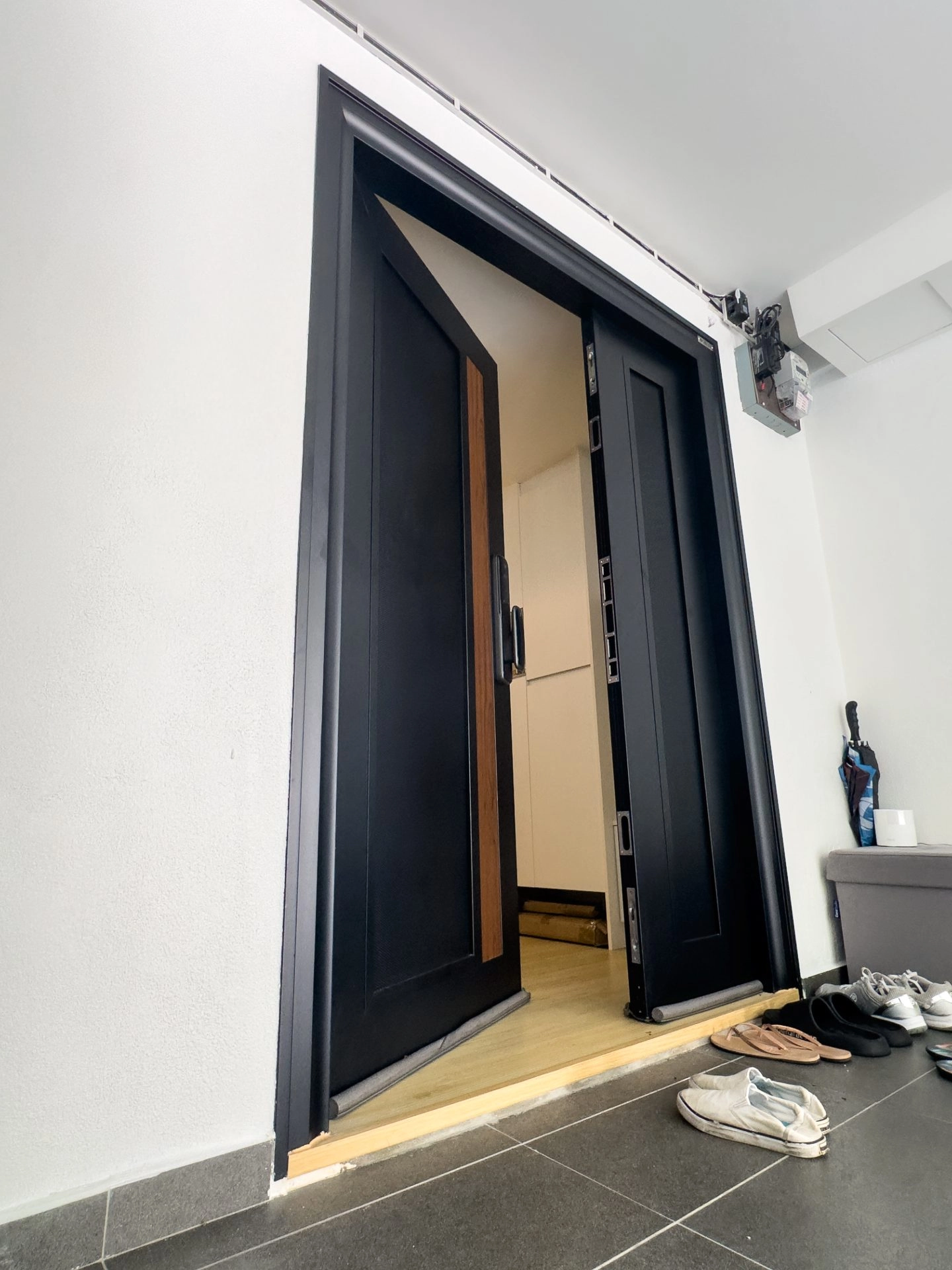 AlutechDoor One and Half Door DT601W