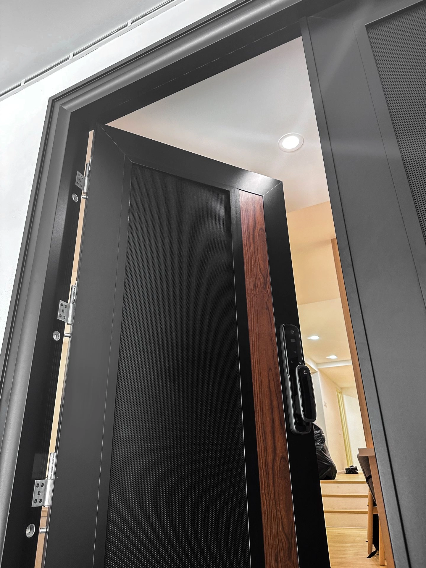 AlutechDoor One and Half Door DT601W