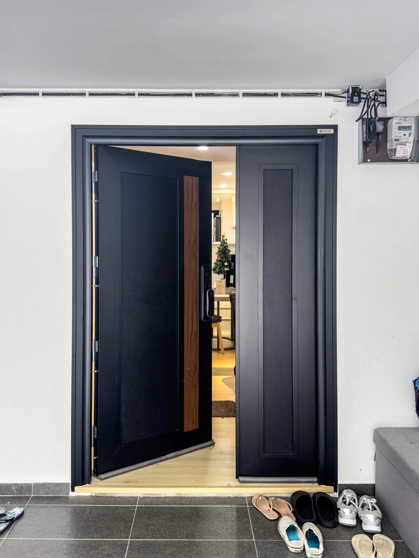 AlutechDoor One and Half Door DT601W