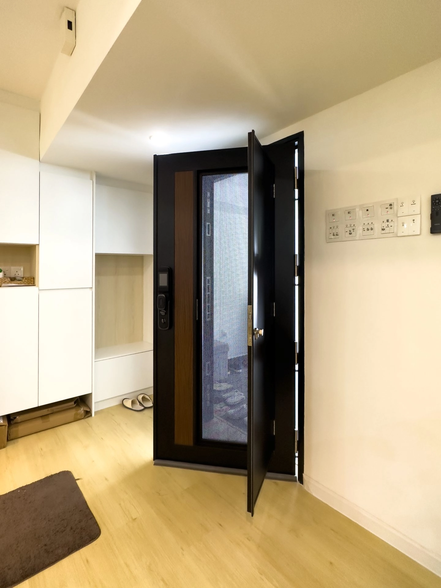 AlutechDoor One and Half Door DT601W