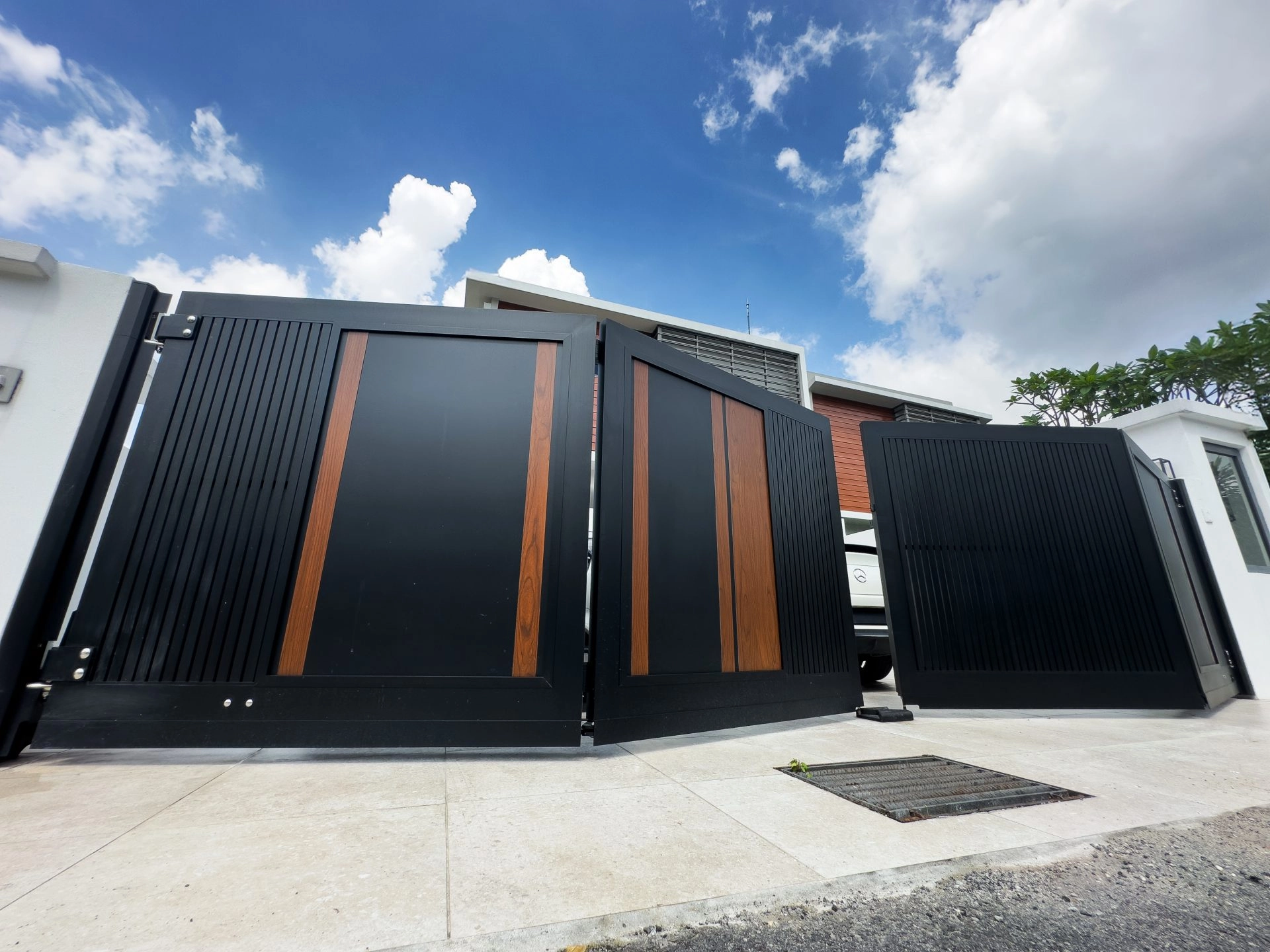 Trackless folding gate Trackless autogate Folding gate Malaysia Aluminium gate Malaysia Delux autogate Unigate Autogate Malaysia Unigate Malaysia Trackless gate Malaysia Aluminium gate supplier Malaysia Aluminium auto gate Autogate price Autogate system price Trackless autogate malaysia price Autogate malaysia price Aluminium gate suppliers inline 8