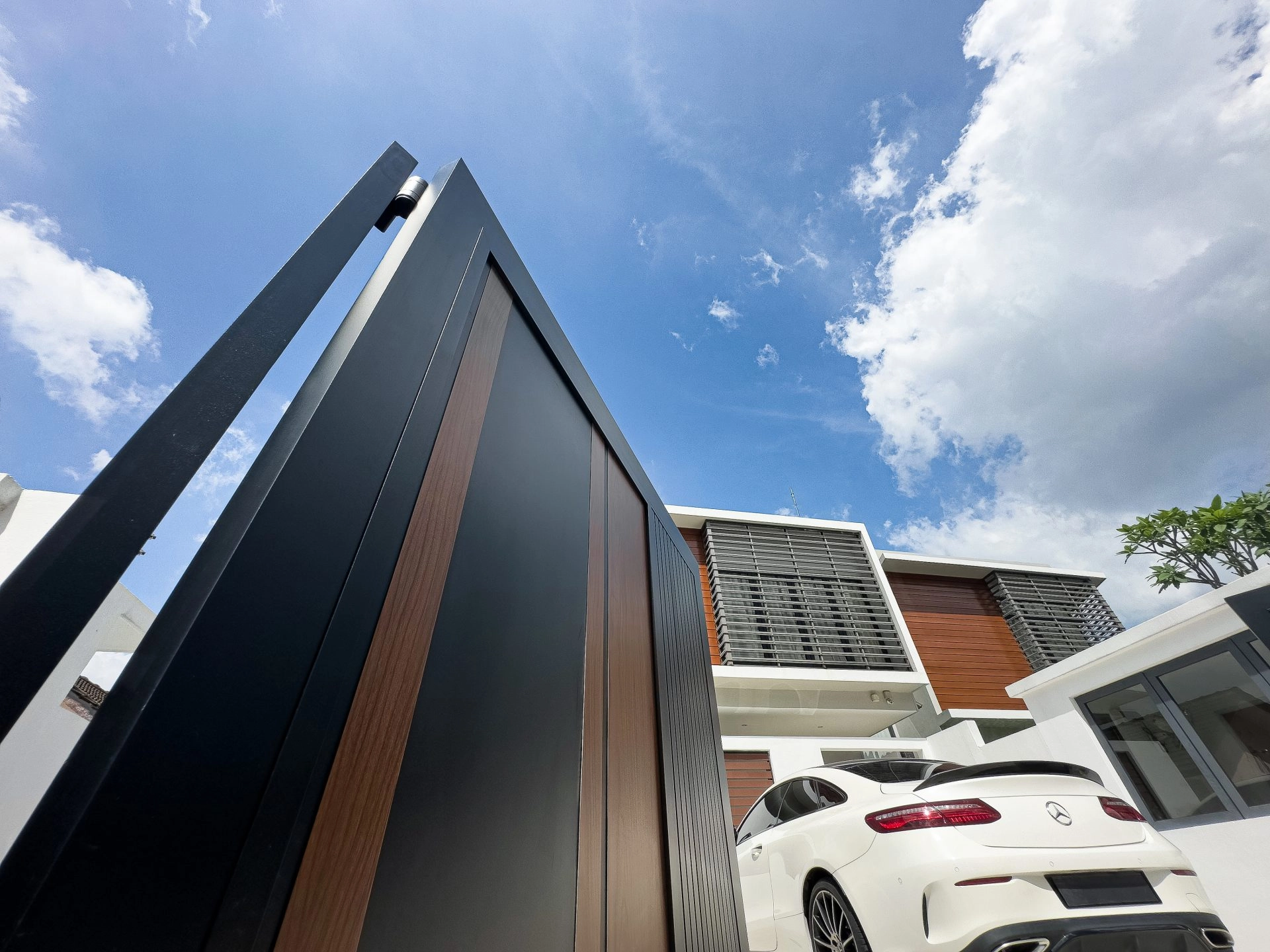 Trackless folding gate Trackless autogate Folding gate Malaysia Aluminium gate Malaysia Delux autogate Unigate Autogate Malaysia Unigate Malaysia Trackless gate Malaysia Aluminium gate supplier Malaysia Aluminium auto gate Autogate price Autogate system price Trackless autogate malaysia price Autogate malaysia price Aluminium gate suppliers inline 8