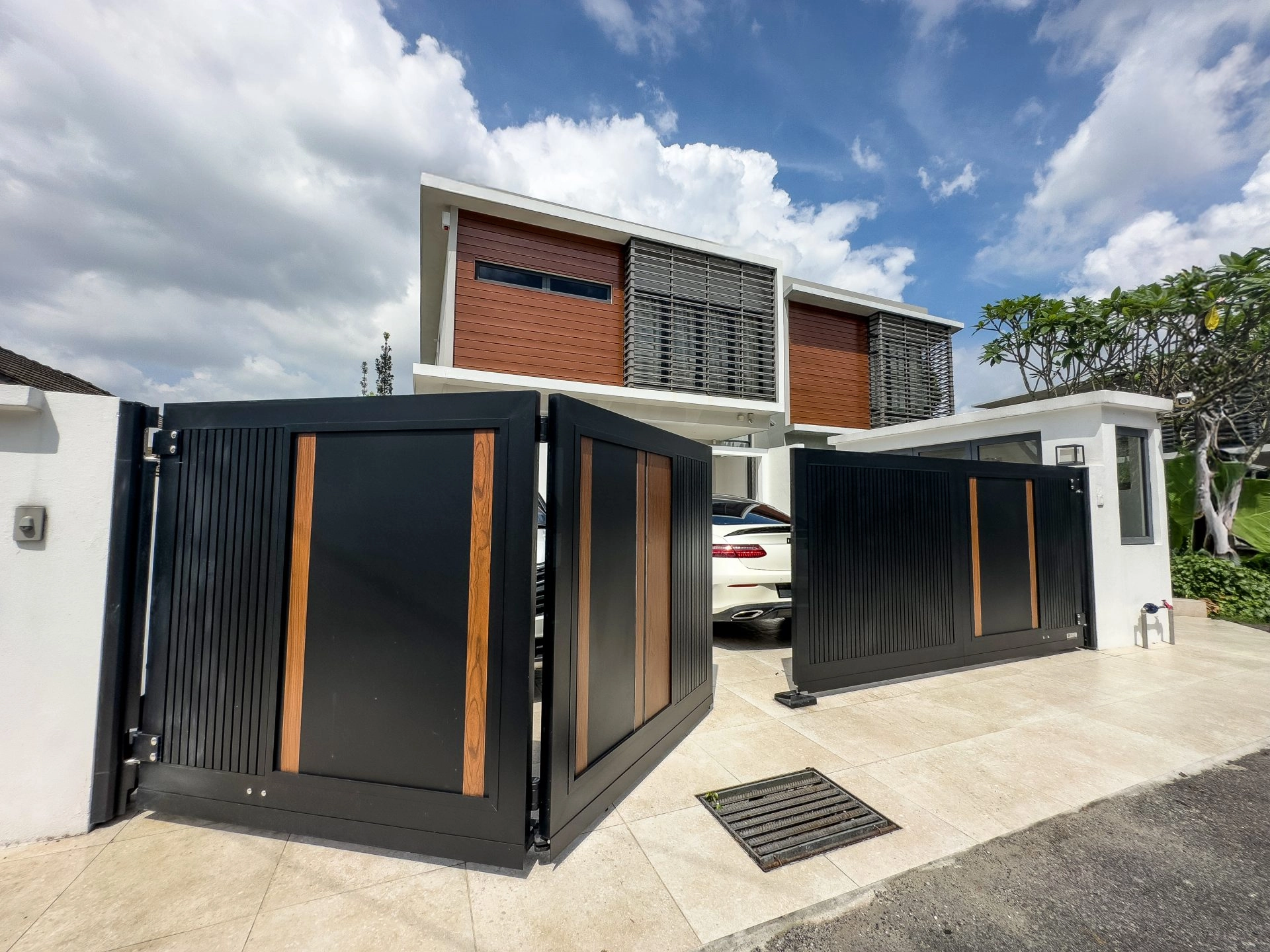 Trackless folding gate Trackless autogate Folding gate Malaysia Aluminium gate Malaysia Delux autogate Unigate Autogate Malaysia Unigate Malaysia Trackless gate Malaysia Aluminium gate supplier Malaysia Aluminium auto gate Autogate price Autogate system price Trackless autogate malaysia price Autogate malaysia price Aluminium gate suppliers inline 8