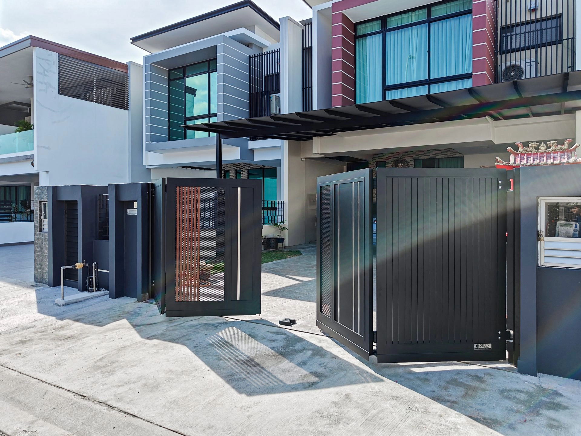 Trackless folding gate Trackless autogate Folding gate Malaysia Aluminium gate Malaysia Delux autogate Unigate Autogate Malaysia Unigate Malaysia Trackless gate Malaysia Aluminium gate supplier Malaysia Aluminium auto gate Autogate price Autogate system price Trackless autogate malaysia price Autogate malaysia price Aluminium gate suppliers linex 3