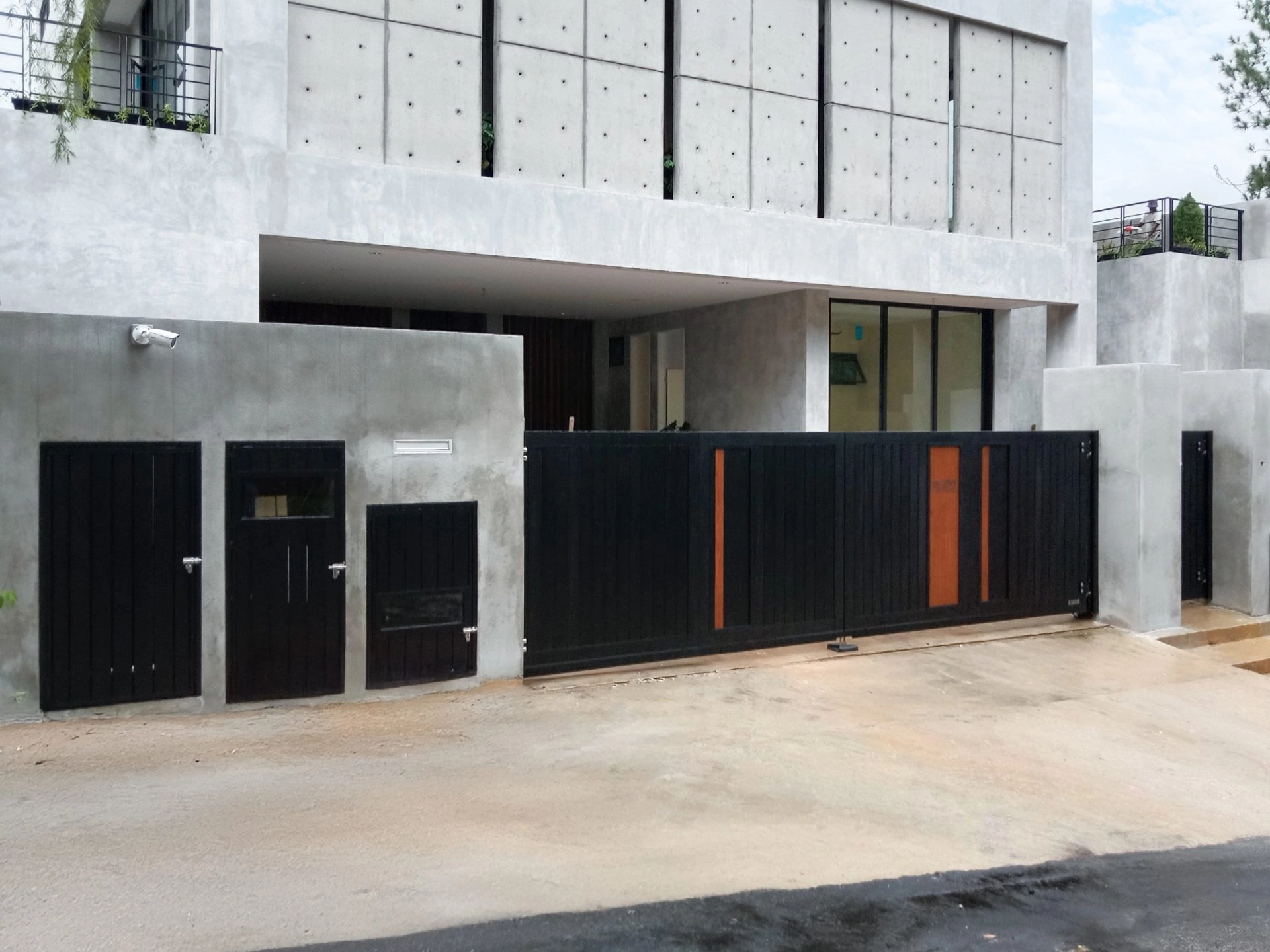 Trackless folding gate Trackless autogate Folding gate Malaysia Aluminium gate Malaysia Delux autogate Unigate Autogate Malaysia Unigate Malaysia Trackless gate Malaysia Aluminium gate supplier Malaysia Aluminium auto gate Autogate price Autogate system price Trackless autogate malaysia price Autogate malaysia price Aluminium gate suppliers Inline 14