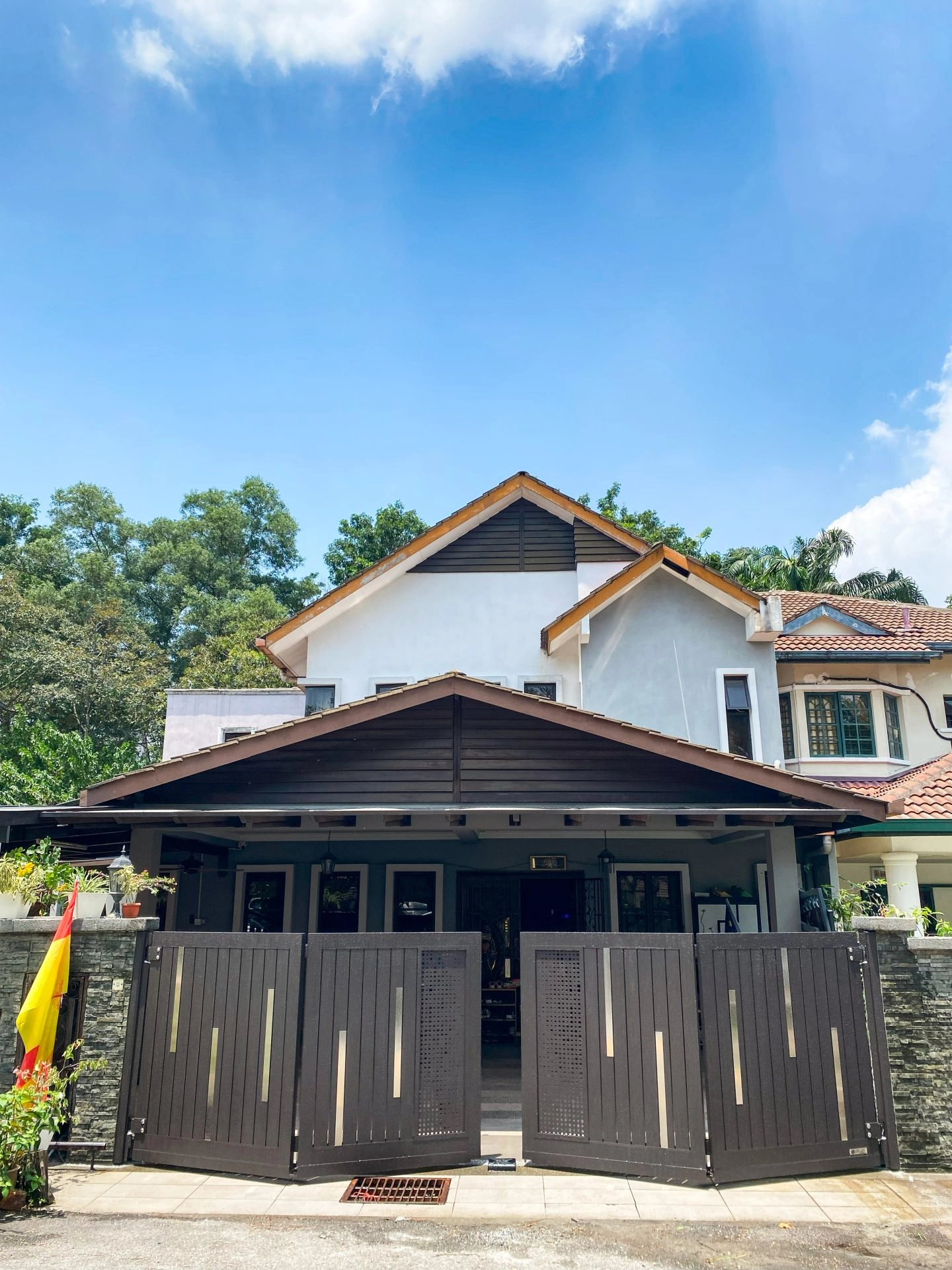 Trackless folding gate Trackless autogate Folding gate Malaysia Aluminium gate Malaysia Delux autogate Unigate Autogate Malaysia Unigate Malaysia Trackless gate Malaysia Aluminium gate supplier Malaysia Aluminium auto gate Autogate price Autogate system price Trackless autogate malaysia price Autogate malaysia price Aluminium gate suppliers Classline 503