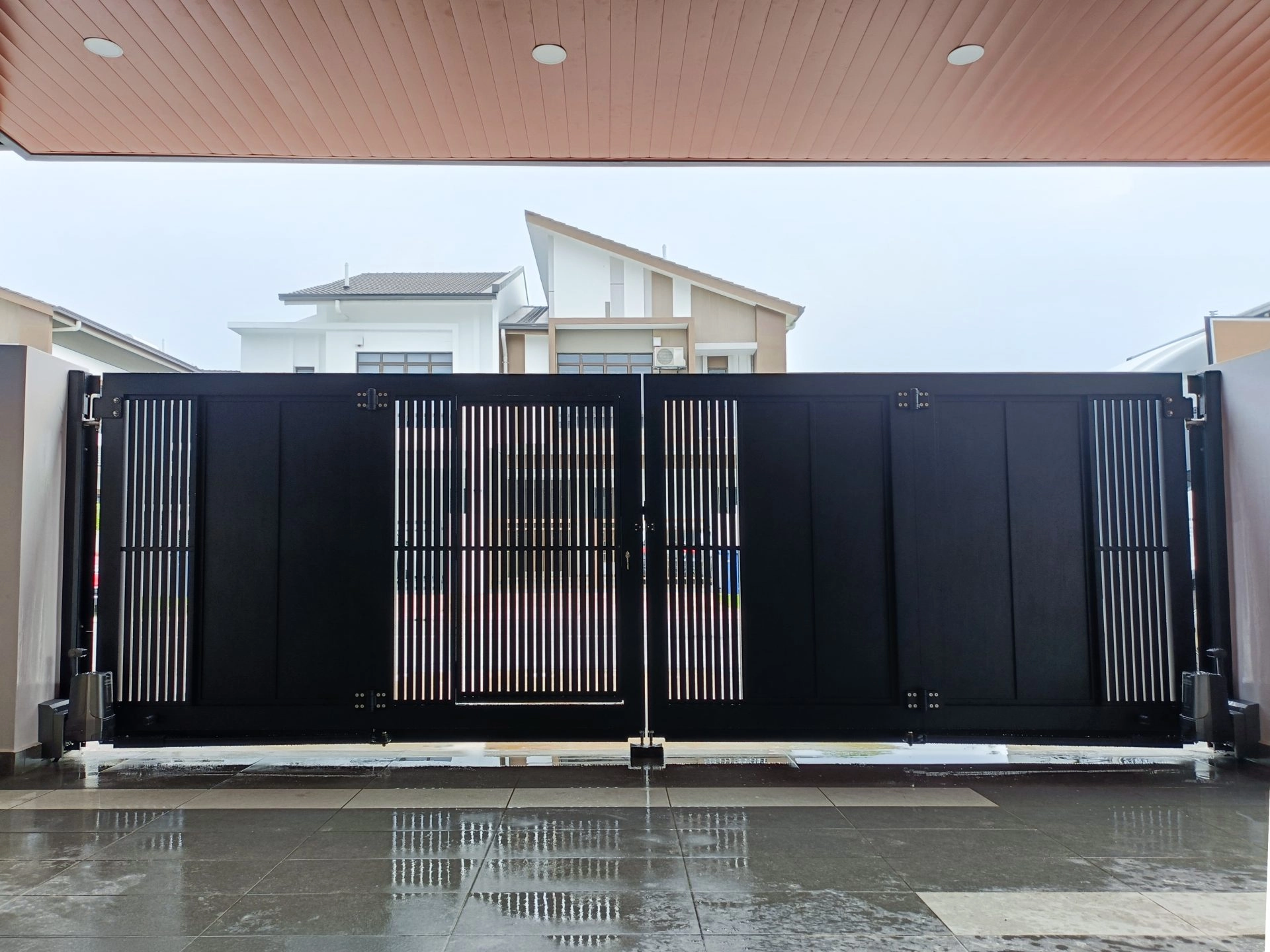 Trackless folding gate Trackless autogate Folding gate Malaysia Aluminium gate Malaysia Delux autogate Unigate Autogate Malaysia Unigate Malaysia Trackless gate Malaysia Aluminium gate supplier Malaysia Aluminium auto gate Autogate price Autogate system price Trackless autogate malaysia price Autogate malaysia price Aluminium gate suppliers Inline 8