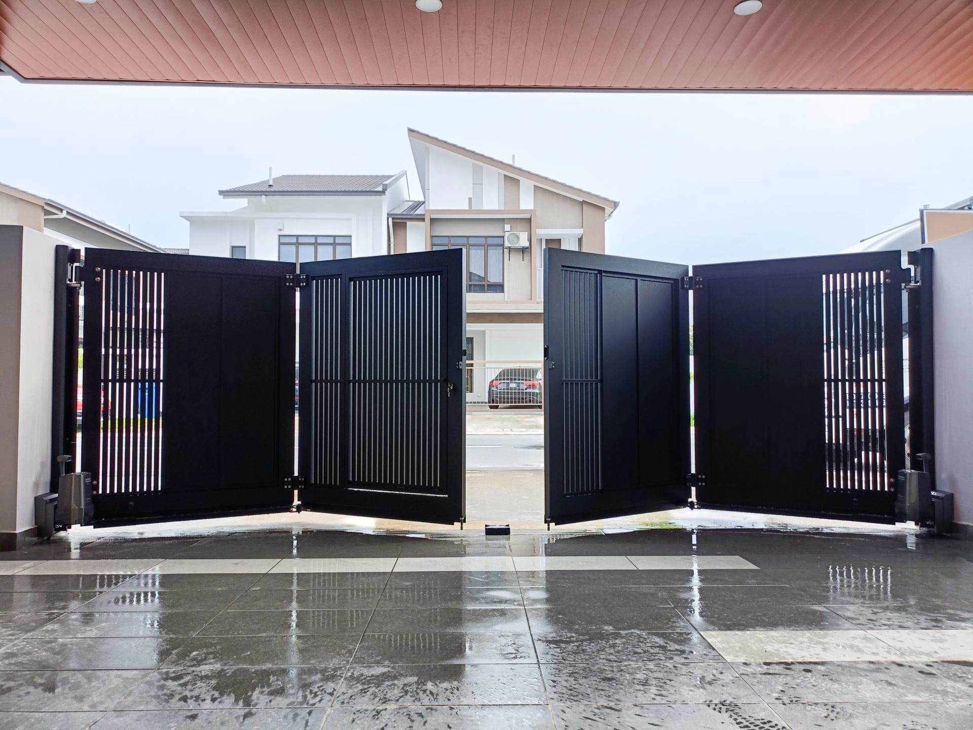 Trackless folding gate Trackless autogate Folding gate Malaysia Aluminium gate Malaysia Delux autogate Unigate Autogate Malaysia Unigate Malaysia Trackless gate Malaysia Aluminium gate supplier Malaysia Aluminium auto gate Autogate price Autogate system price Trackless autogate malaysia price Autogate malaysia price Aluminium gate suppliers Inline 8