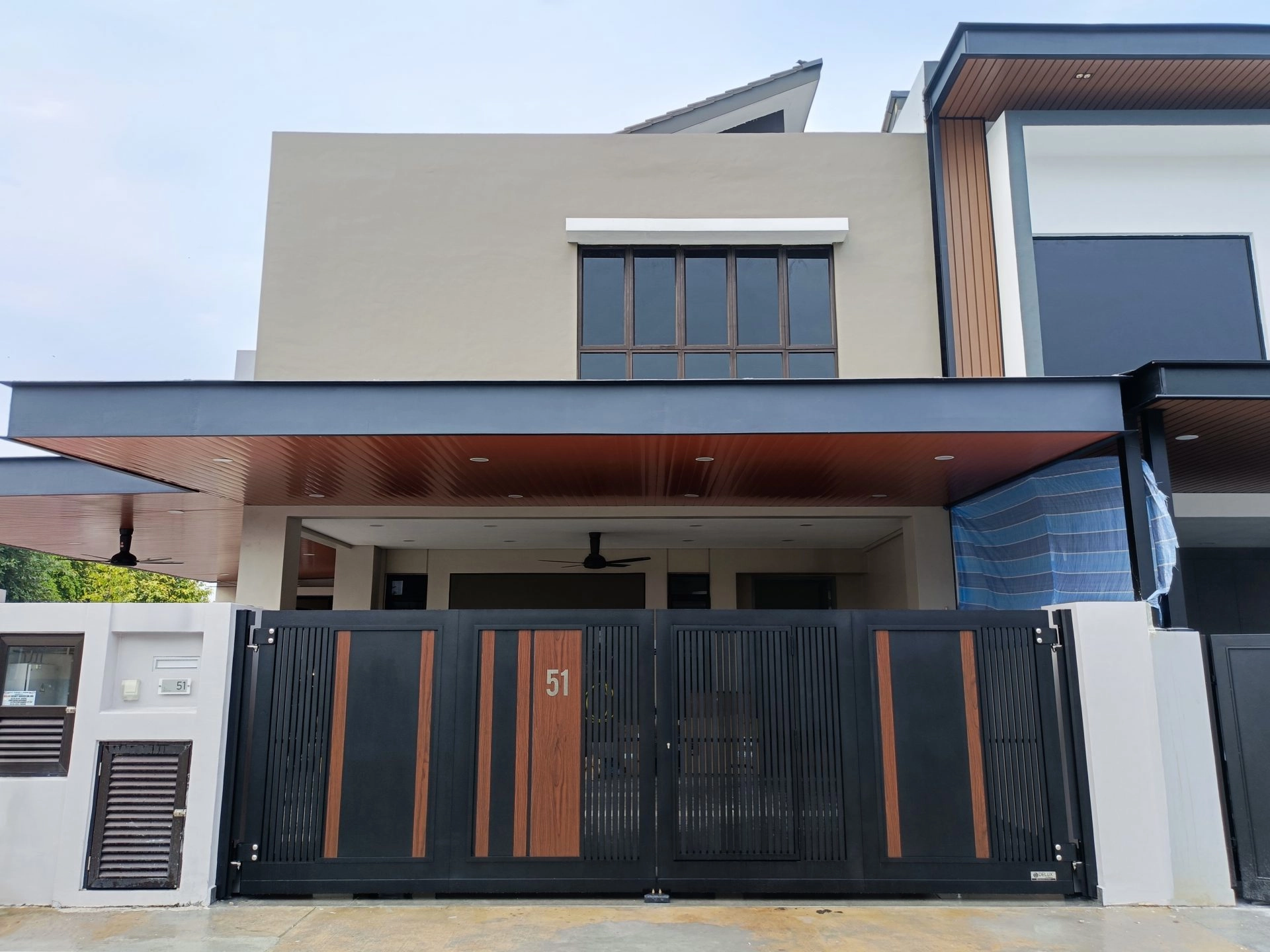 Trackless folding gate Trackless autogate Folding gate Malaysia Aluminium gate Malaysia Delux autogate Unigate Autogate Malaysia Unigate Malaysia Trackless gate Malaysia Aluminium gate supplier Malaysia Aluminium auto gate Autogate price Autogate system price Trackless autogate malaysia price Autogate malaysia price Aluminium gate suppliers Inline 8