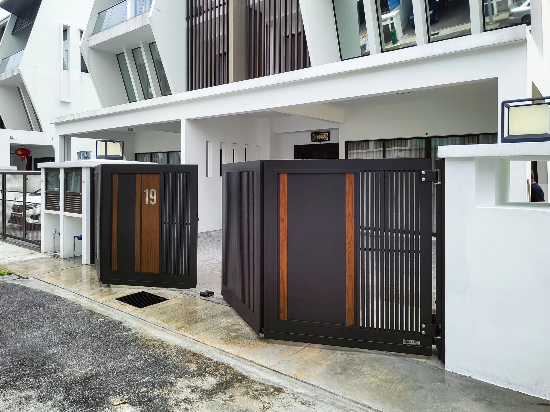 Trackless folding gate Trackless autogate Folding gate Malaysia Aluminium gate Malaysia Delux autogate Unigate Autogate Malaysia Unigate Malaysia Trackless gate Malaysia Aluminium gate supplier Malaysia Aluminium auto gate Autogate price Autogate system price Trackless autogate malaysia price Autogate malaysia price Aluminium gate suppliers Inline 8