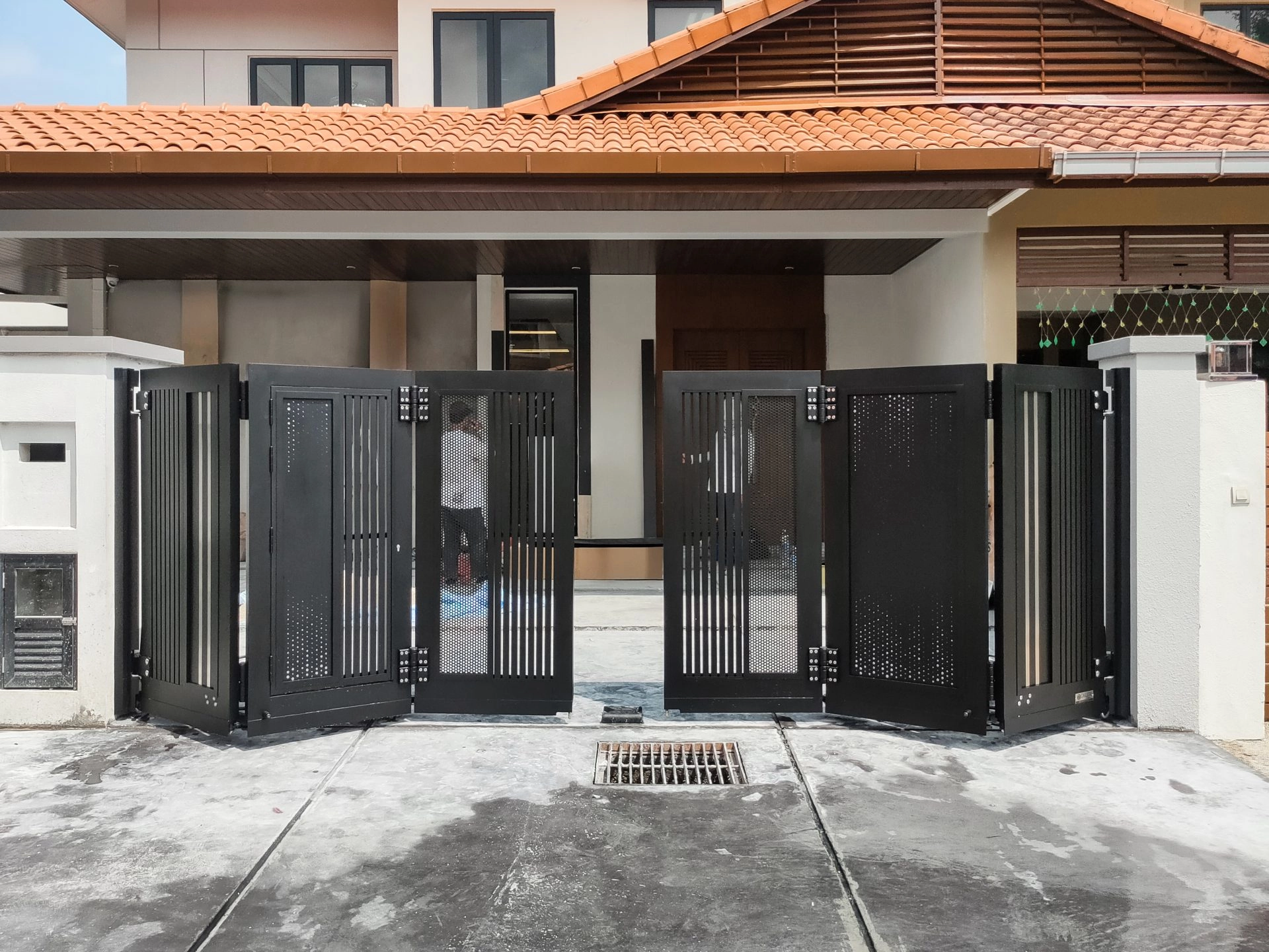 Trackless folding gate Trackless autogate Folding gate Malaysia Aluminium gate Malaysia Delux autogate Unigate Autogate Malaysia Unigate Malaysia Trackless gate Malaysia Aluminium gate supplier Malaysia Aluminium auto gate Autogate price Autogate system price Trackless autogate malaysia price Autogate malaysia price Aluminium gate suppliers volca