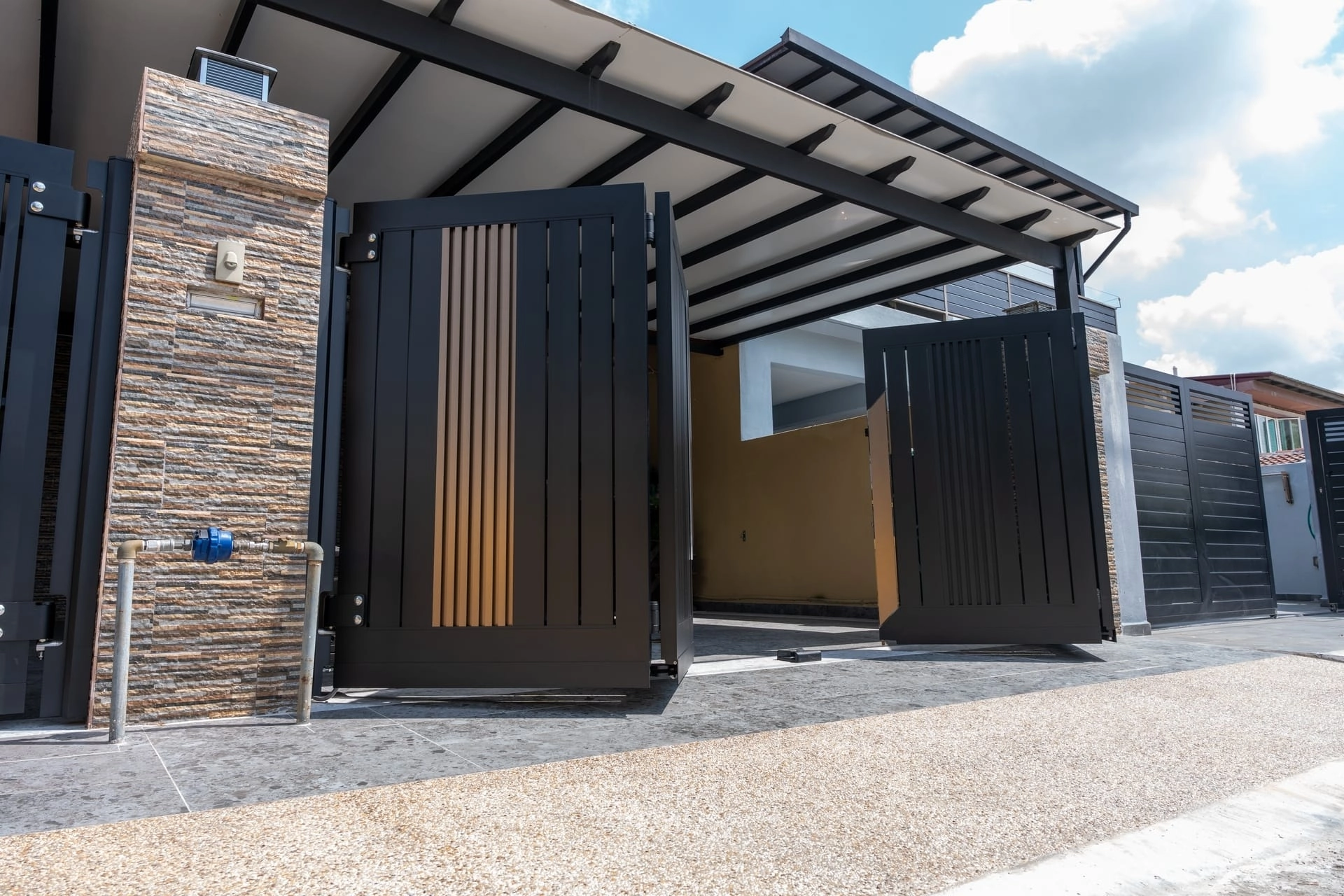 Trackless folding gate Trackless autogate Folding gate Malaysia Aluminium gate Malaysia Delux autogate Unigate Autogate Malaysia Unigate Malaysia Trackless gate Malaysia Aluminium gate supplier Malaysia Aluminium auto gate Autogate price Autogate system price Trackless autogate malaysia price Autogate malaysia price Aluminium gate suppliers lustre 1