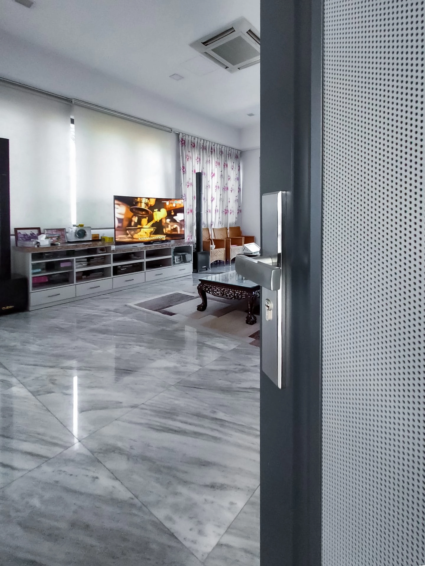 Security door Malaysia Aluminum door Luxury security door Delux security door price Aluminium security door Alutechdoor Security door design for home Best safety door Best security door malaysia Modern security door Security door design Double Door DT608