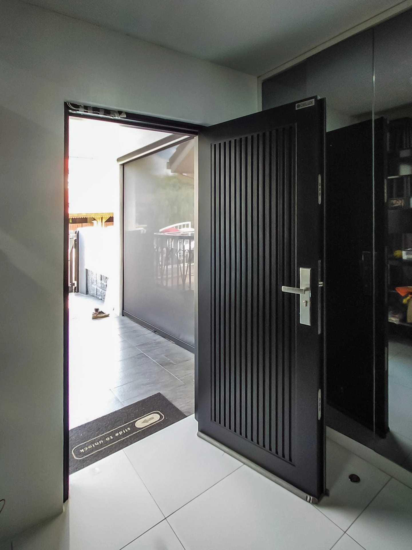 Security door Malaysia Aluminum door Luxury security door Delux security door price Aluminium security door Alutechdoor Security door design for home Best safety door Best security door malaysia Modern security door Security door design Single Door DT612P