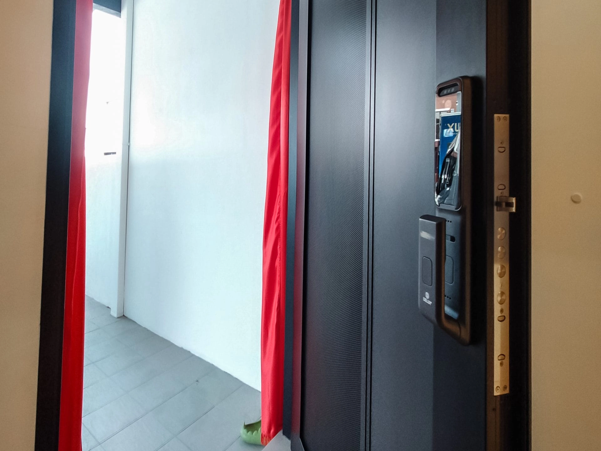 Security door Malaysia Aluminum door Luxury security door Delux security door price Aluminium security door Alutechdoor Security door design for home Best safety door Best security door malaysia Modern security door Security door design Single Door DT601P