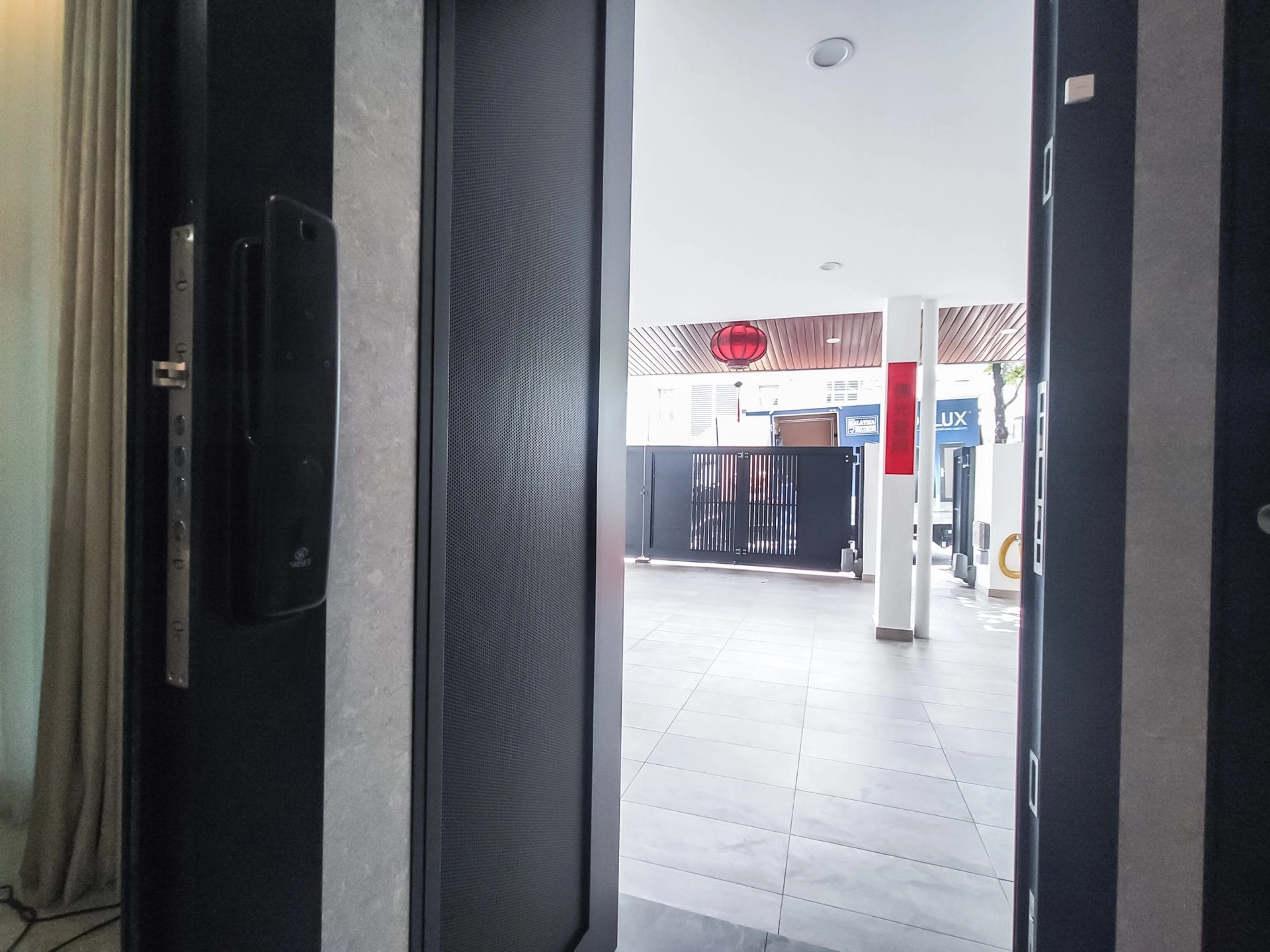 Security door Malaysia Aluminum door Luxury security door Delux security door price Aluminium security door Alutechdoor Security door design for home Best safety door Best security door malaysia Modern security door Security door design Double Door DT601C