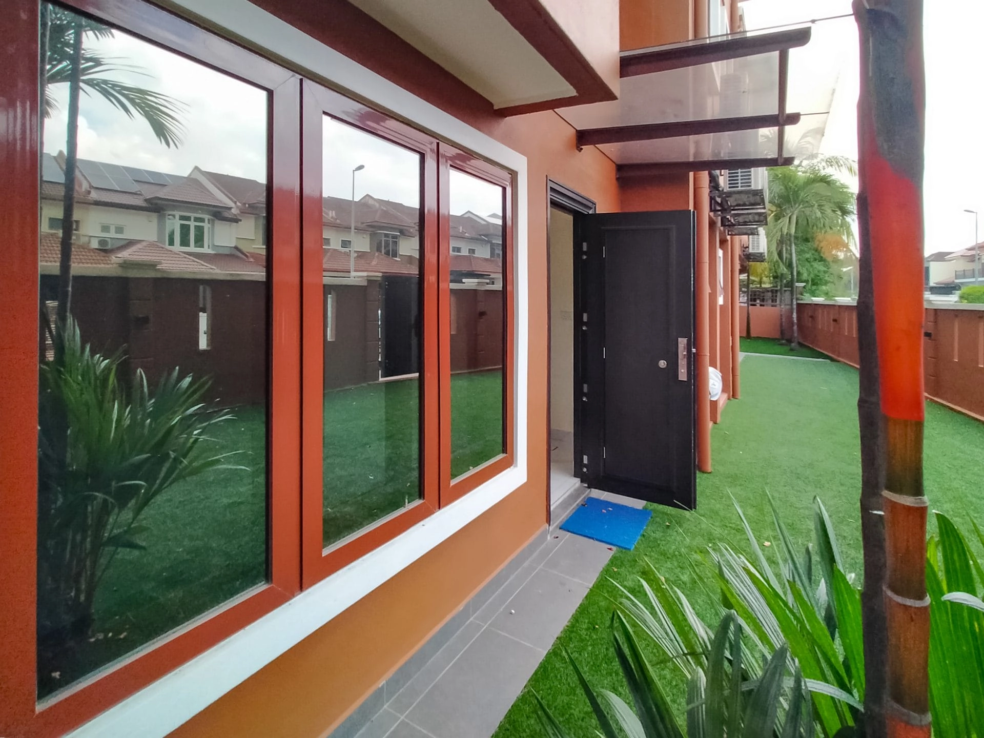 Security door Malaysia Aluminum door Luxury security door Delux security door price Aluminium security door Alutechdoor Security door design for home Best safety door Best security door malaysia Modern security door Security door design Single Door DT608