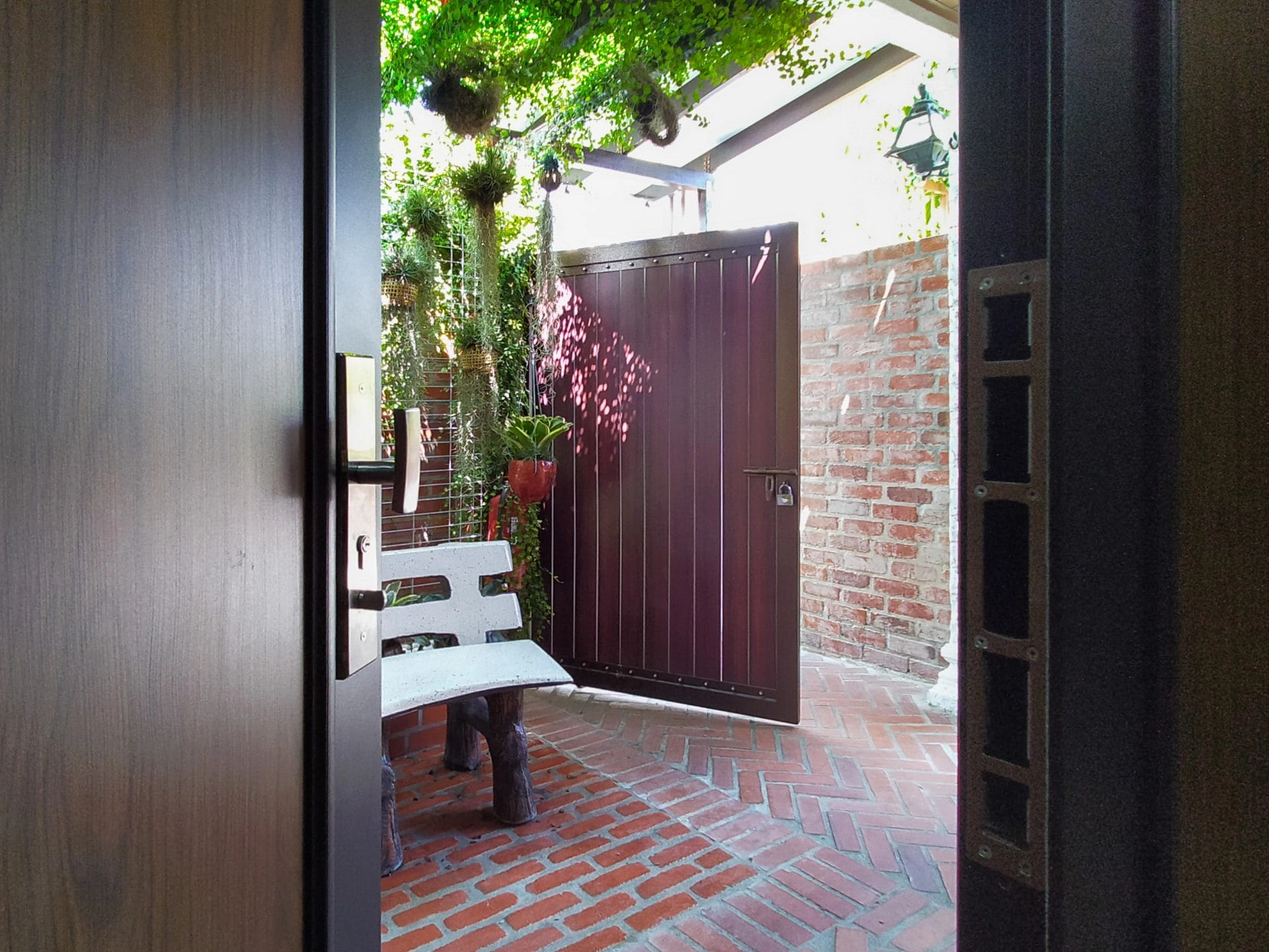 Security door Malaysia Aluminum door Luxury security door Delux security door price Aluminium security door Alutechdoor Security door design for home Best safety door Best security door malaysia Modern security door Security door design Double Door DT804W