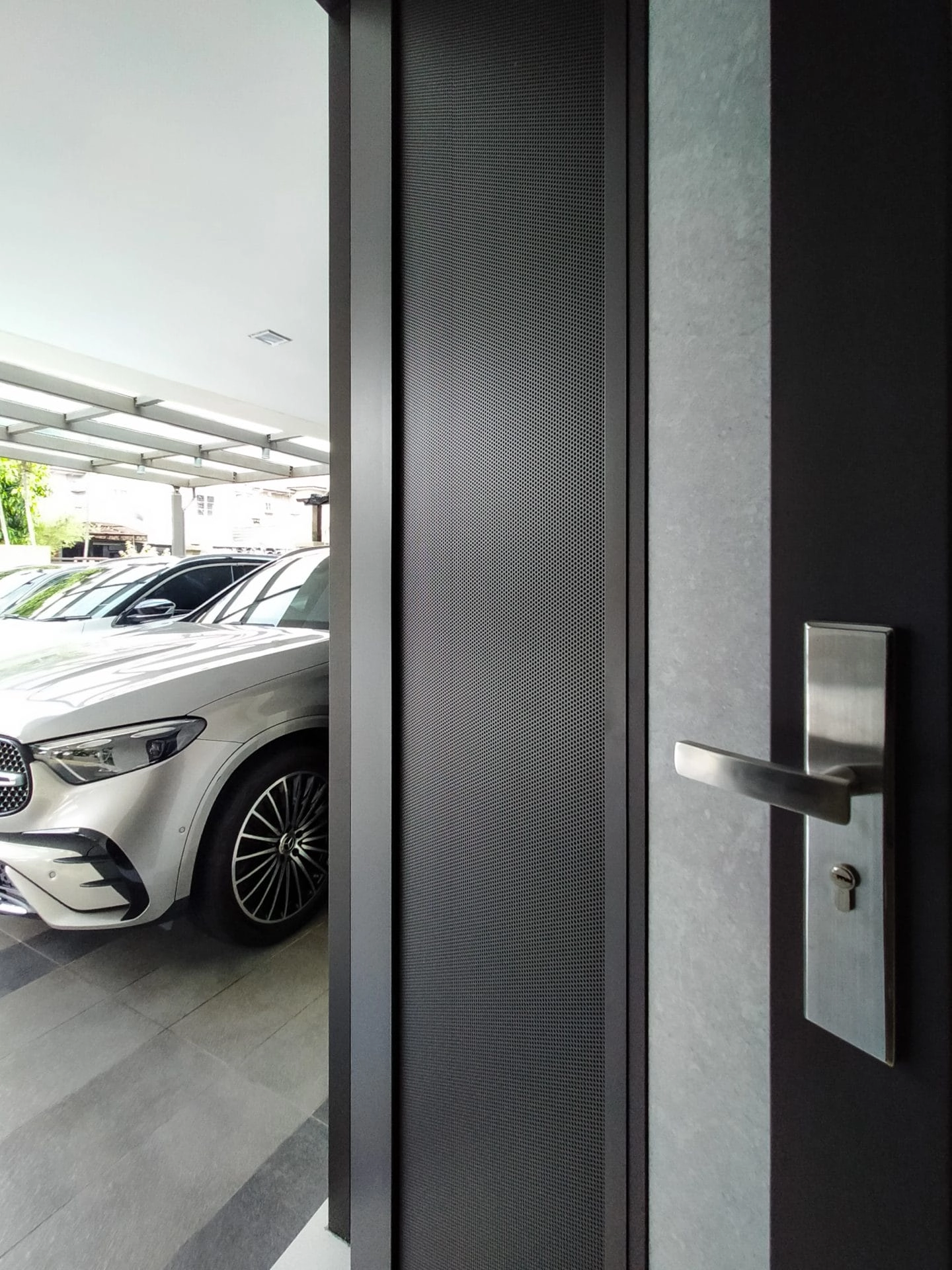 Security door Malaysia Aluminum door Luxury security door Delux security door price Aluminium security door Alutechdoor Security door design for home Best safety door Best security door malaysia Modern security door Security door design One and Half Door DT601C