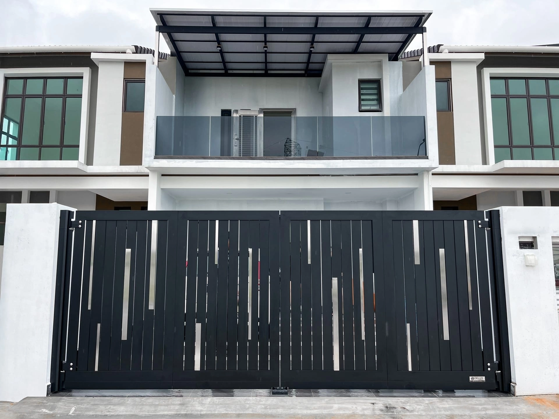 Trackless folding gate Trackless autogate Folding gate Malaysia Aluminium gate Malaysia Delux autogate Unigate Autogate Malaysia Unigate Malaysia Trackless gate Malaysia Aluminium gate supplier Malaysia Aluminium auto gate Autogate price Autogate system price Trackless autogate malaysia price Autogate malaysia price Aluminium gate suppliers x-line 1