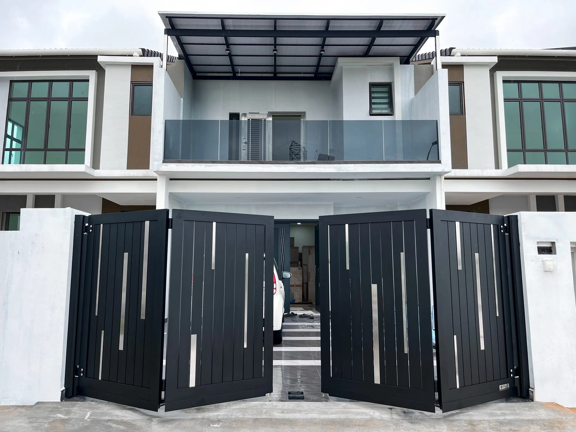 Trackless folding gate Trackless autogate Folding gate Malaysia Aluminium gate Malaysia Delux autogate Unigate Autogate Malaysia Unigate Malaysia Trackless gate Malaysia Aluminium gate supplier Malaysia Aluminium auto gate Autogate price Autogate system price Trackless autogate malaysia price Autogate malaysia price Aluminium gate suppliers x-line 1