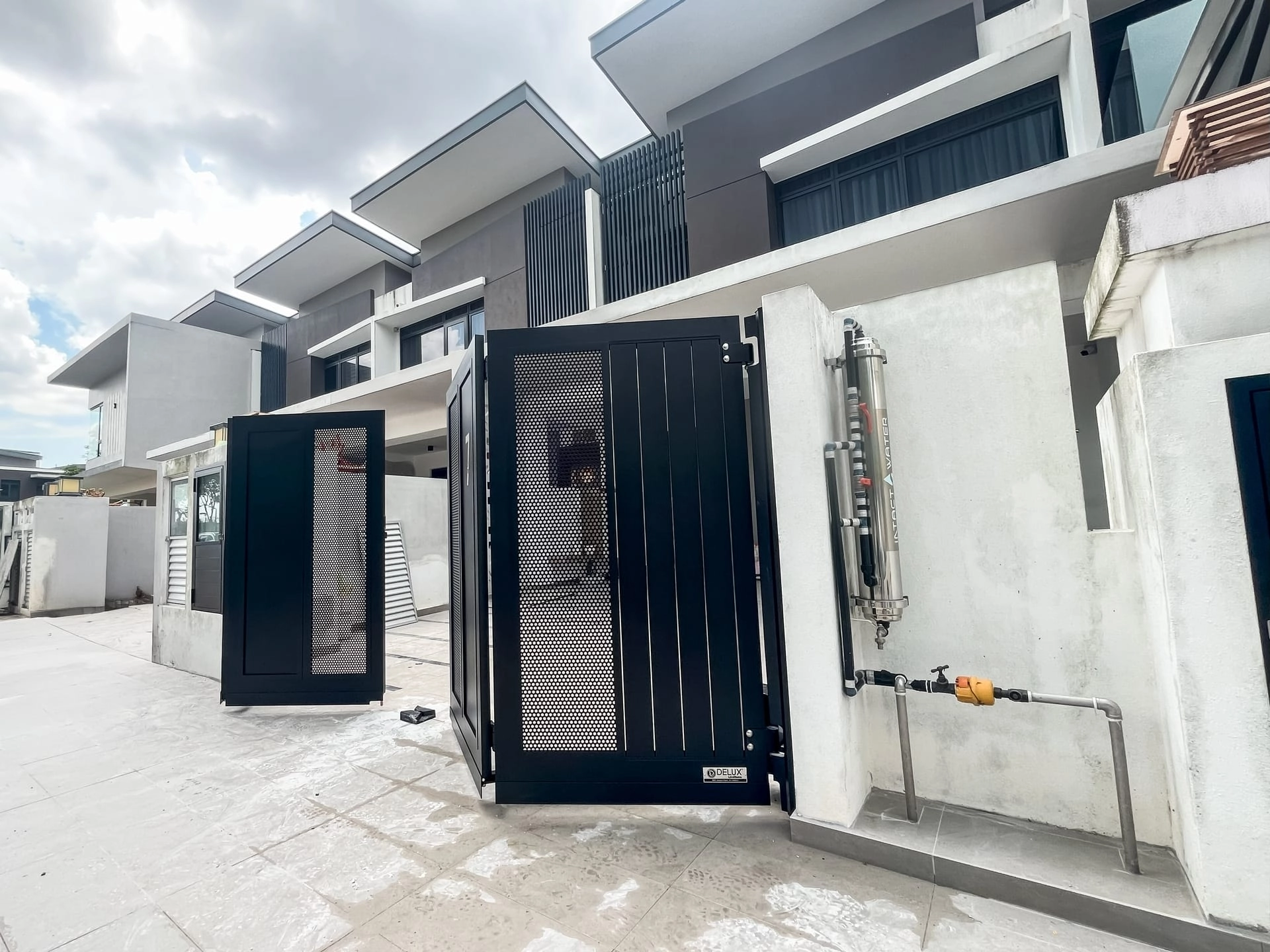 Trackless folding gate Trackless autogate Folding gate Malaysia Aluminium gate Malaysia Delux autogate Unigate Autogate Malaysia Unigate Malaysia Trackless gate Malaysia Aluminium gate supplier Malaysia Aluminium auto gate Autogate price Autogate system price Trackless autogate malaysia price Autogate malaysia price Aluminium gate suppliers inline 4