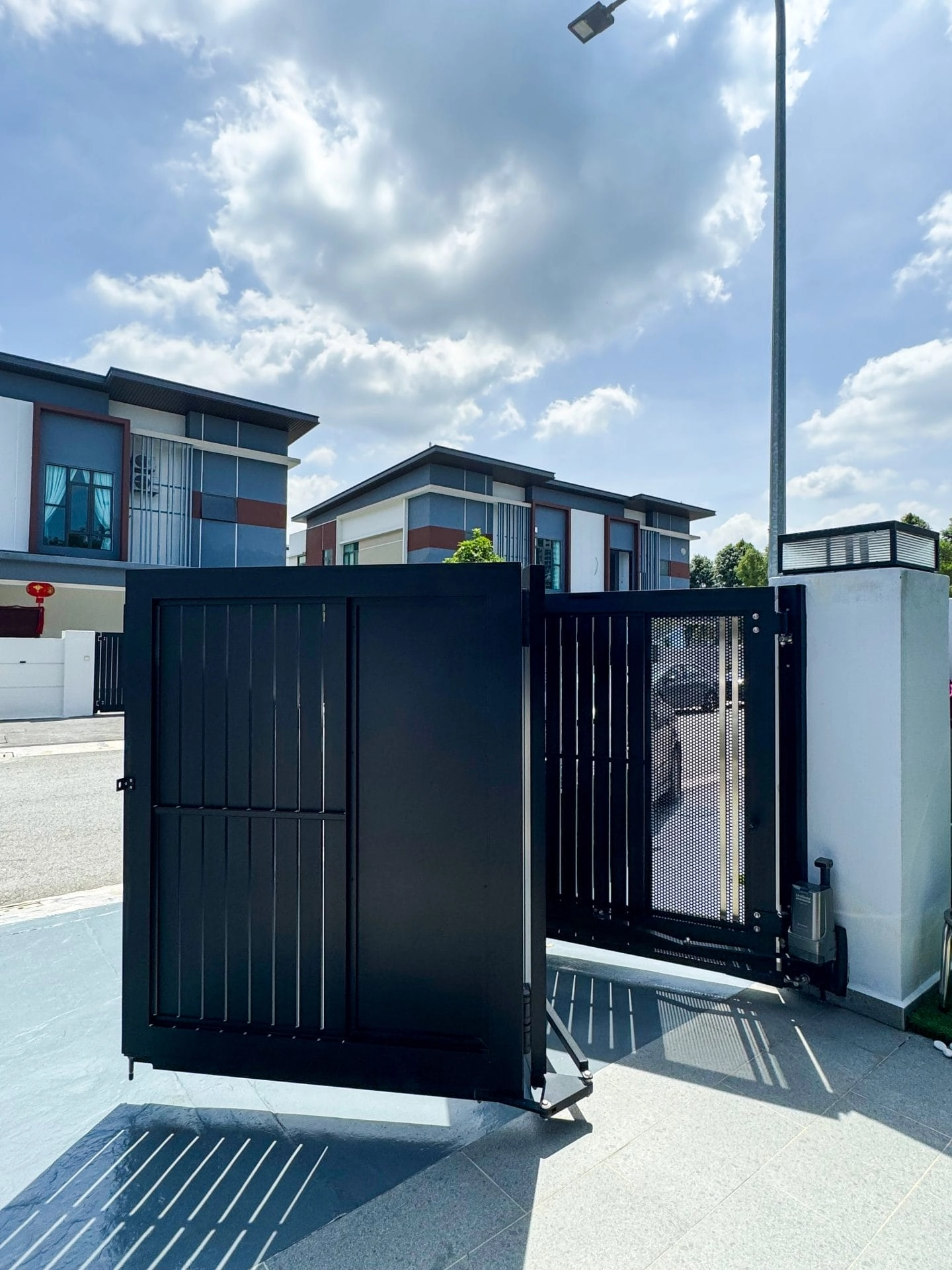 Trackless folding gate Trackless autogate Folding gate Malaysia Aluminium gate Malaysia Delux autogate Unigate Autogate Malaysia Unigate Malaysia Trackless gate Malaysia Aluminium gate supplier Malaysia Aluminium auto gate Autogate price Autogate system price Trackless autogate malaysia price Autogate malaysia price Aluminium gate suppliers vazz 2