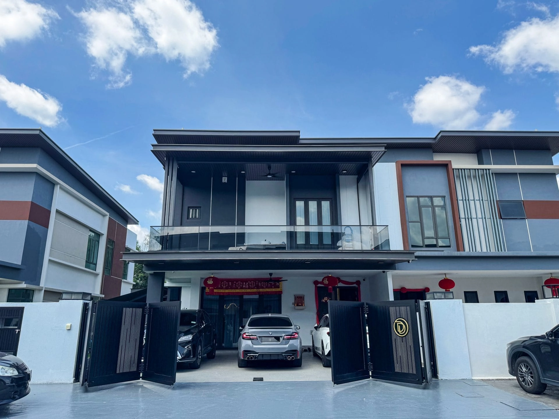 Trackless folding gate Trackless autogate Folding gate Malaysia Aluminium gate Malaysia Delux autogate Unigate Autogate Malaysia Unigate Malaysia Trackless gate Malaysia Aluminium gate supplier Malaysia Aluminium auto gate Autogate price Autogate system price Trackless autogate malaysia price Autogate malaysia price Aluminium gate suppliers vazz 2