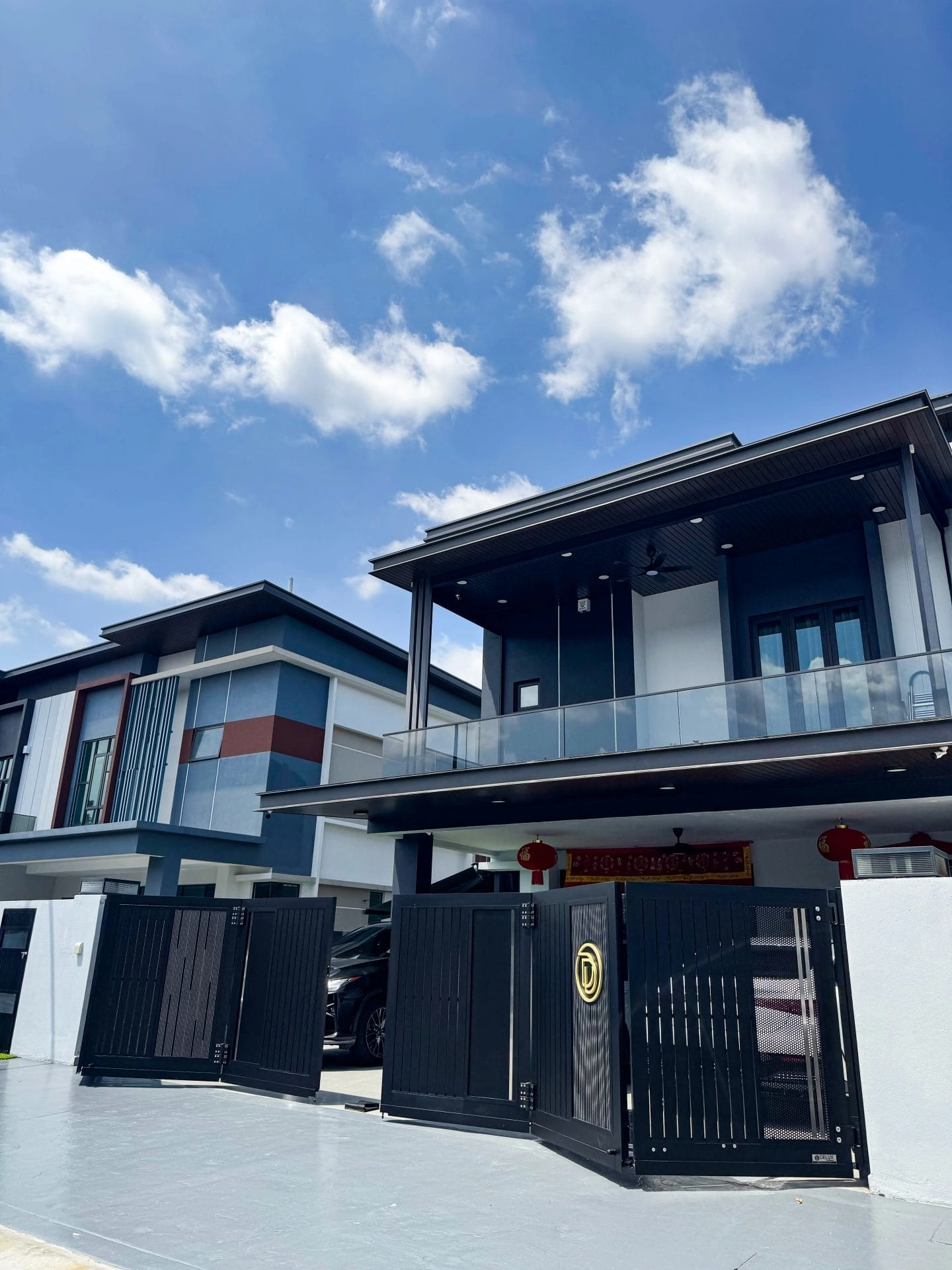 Trackless folding gate Trackless autogate Folding gate Malaysia Aluminium gate Malaysia Delux autogate Unigate Autogate Malaysia Unigate Malaysia Trackless gate Malaysia Aluminium gate supplier Malaysia Aluminium auto gate Autogate price Autogate system price Trackless autogate malaysia price Autogate malaysia price Aluminium gate suppliers vazz 2