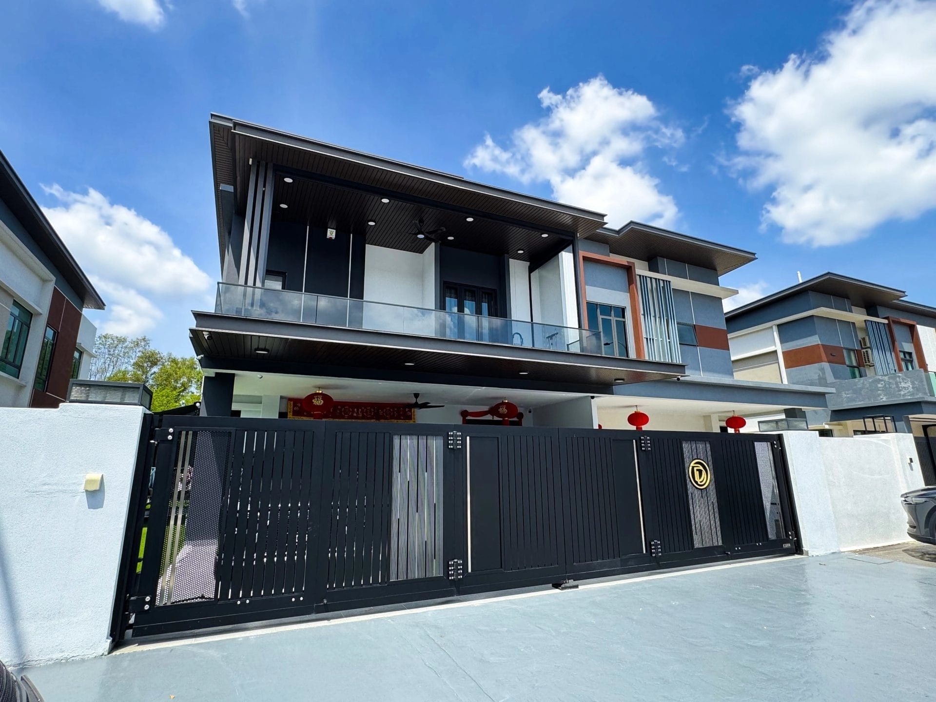 Trackless folding gate Trackless autogate Folding gate Malaysia Aluminium gate Malaysia Delux autogate Unigate Autogate Malaysia Unigate Malaysia Trackless gate Malaysia Aluminium gate supplier Malaysia Aluminium auto gate Autogate price Autogate system price Trackless autogate malaysia price Autogate malaysia price Aluminium gate suppliers vazz 2