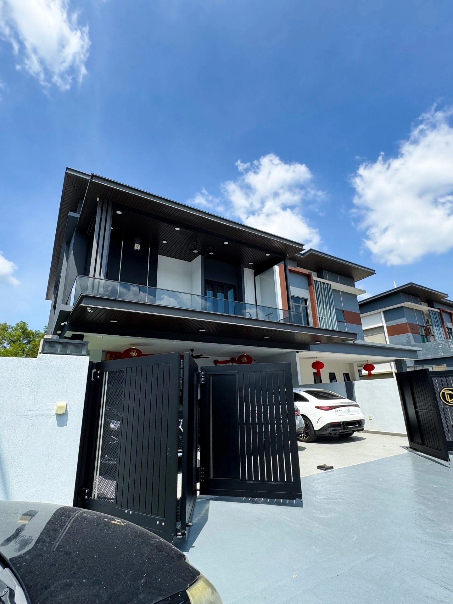 Trackless folding gate Trackless autogate Folding gate Malaysia Aluminium gate Malaysia Delux autogate Unigate Autogate Malaysia Unigate Malaysia Trackless gate Malaysia Aluminium gate supplier Malaysia Aluminium auto gate Autogate price Autogate system price Trackless autogate malaysia price Autogate malaysia price Aluminium gate suppliers vazz 2